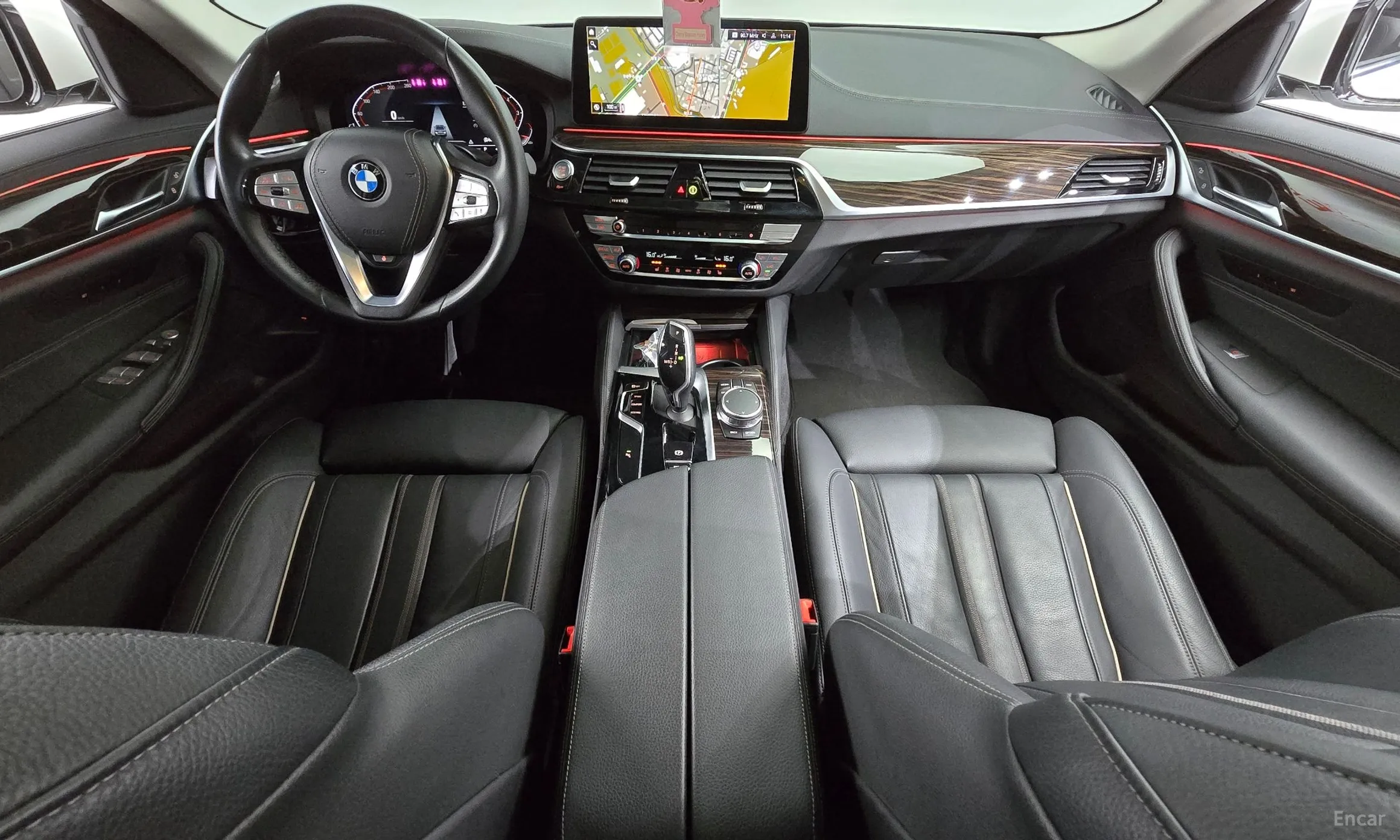 BMW 5 Series (G30) превью 4