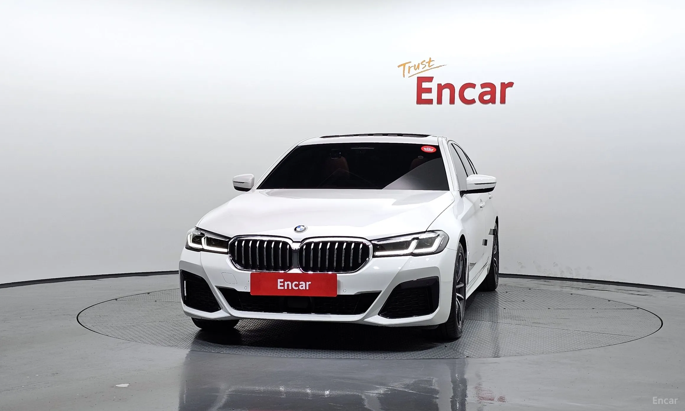 BMW 5 Series (G30) превью 2