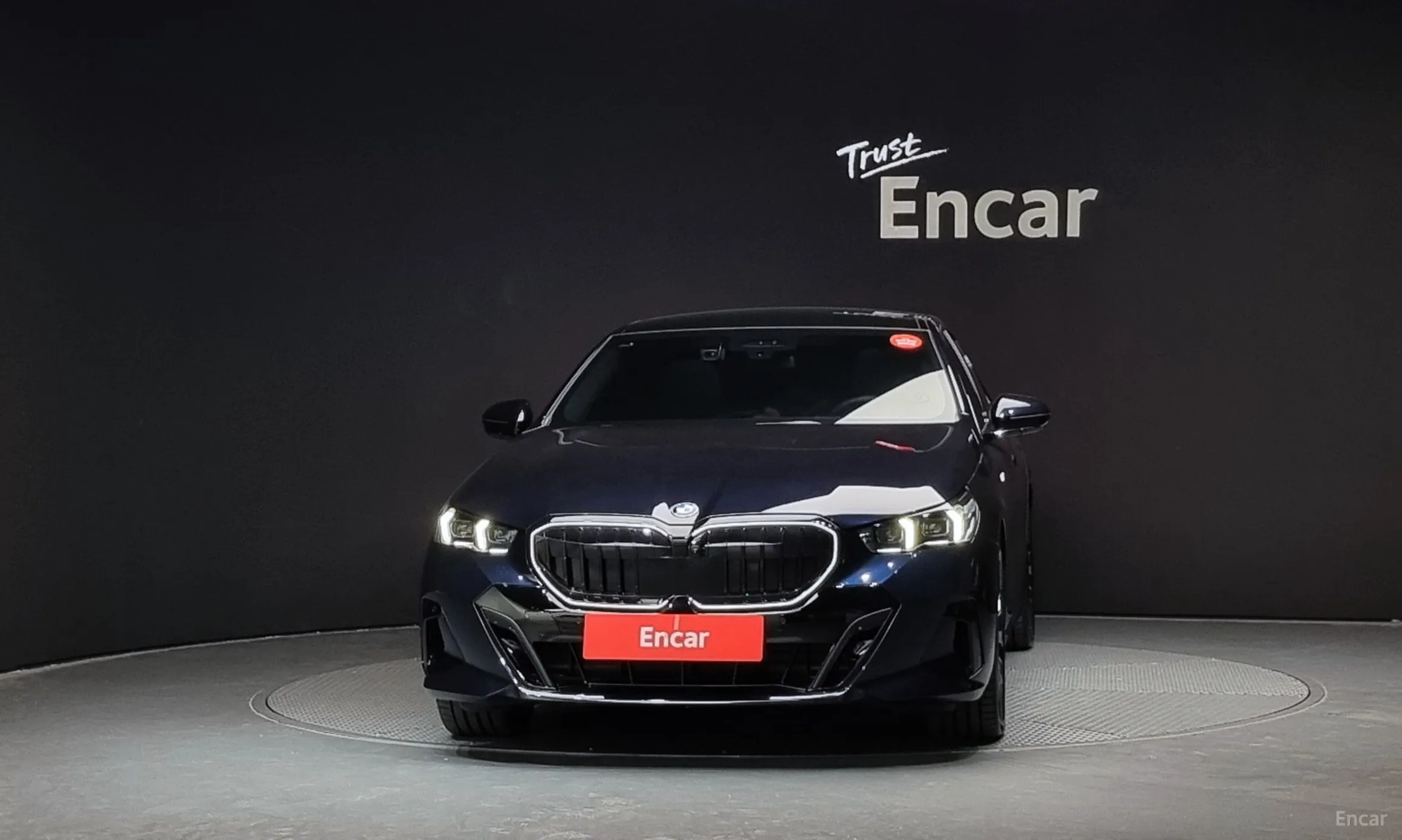 BMW 5 Series (G60) превью 2