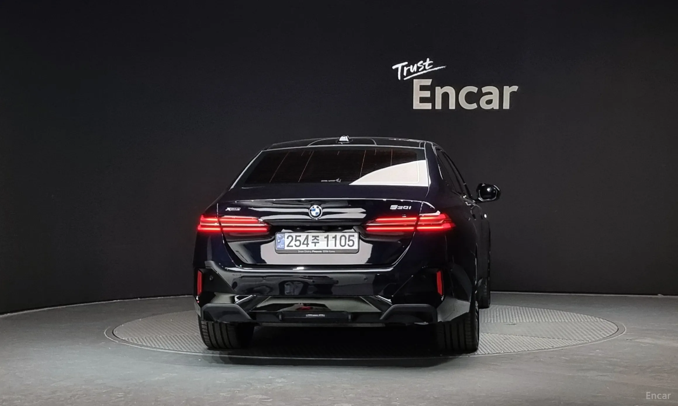BMW 5 Series (G60) превью 3