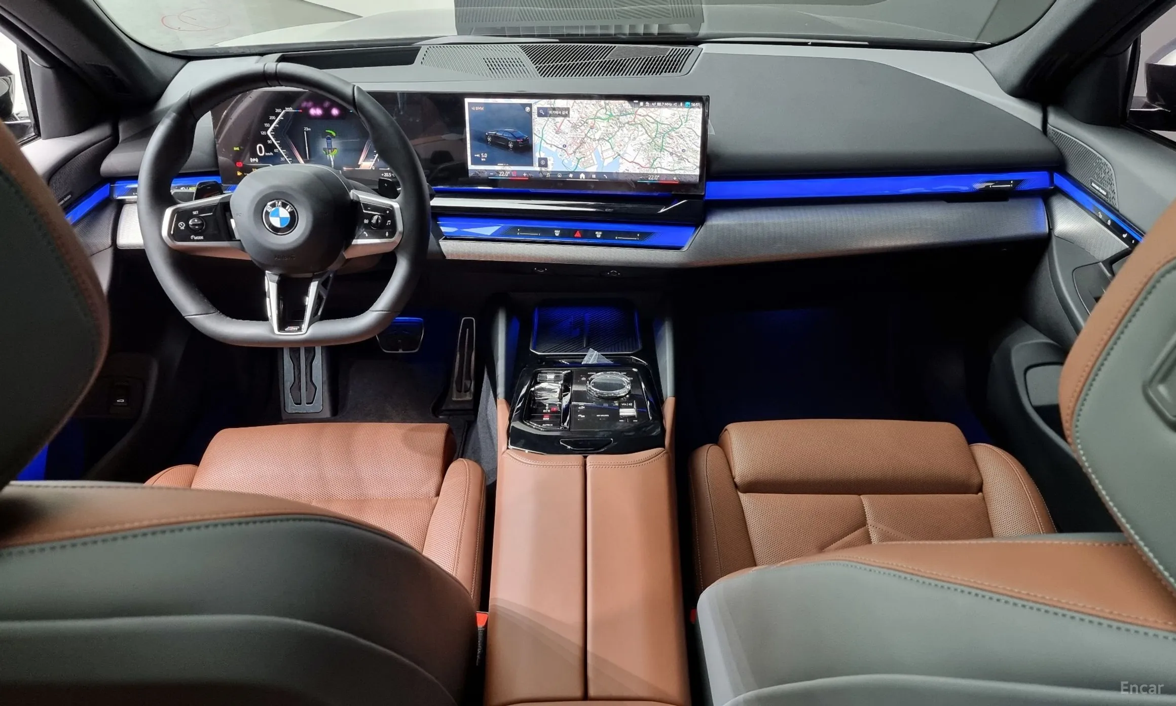 BMW 5 Series (G60) превью 4