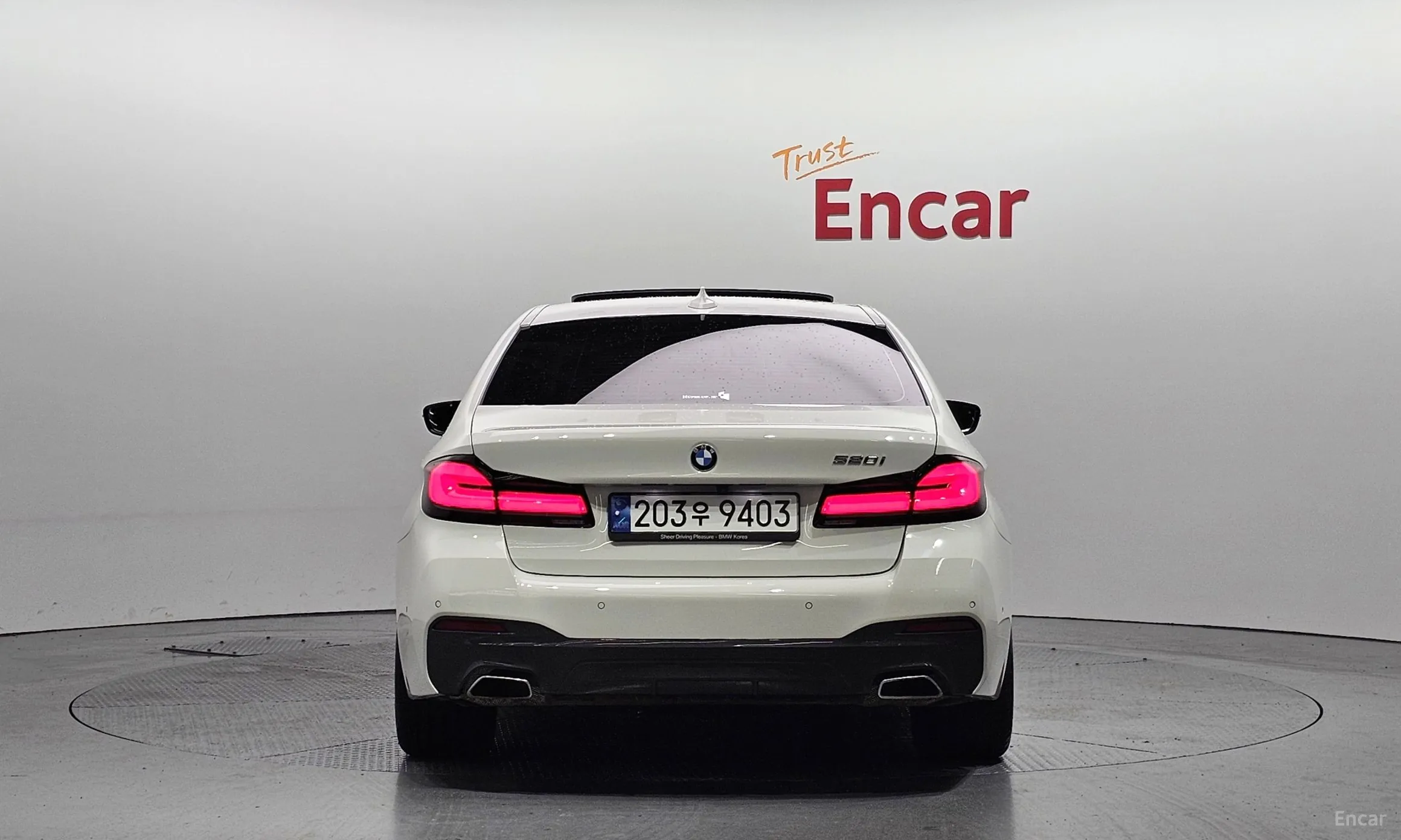 BMW 5 Series (G30) превью 3