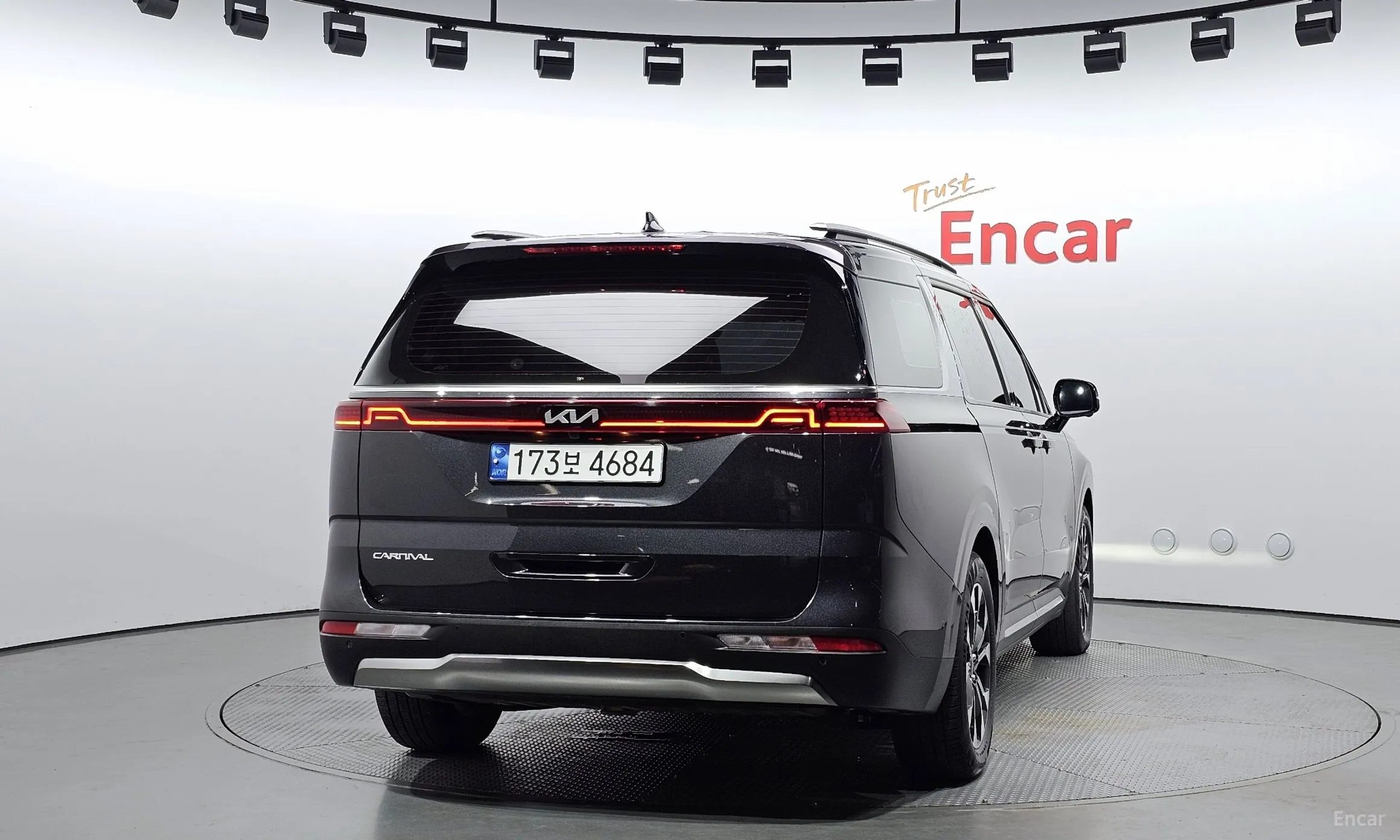 Kia Carnival Gen 4 превью 3