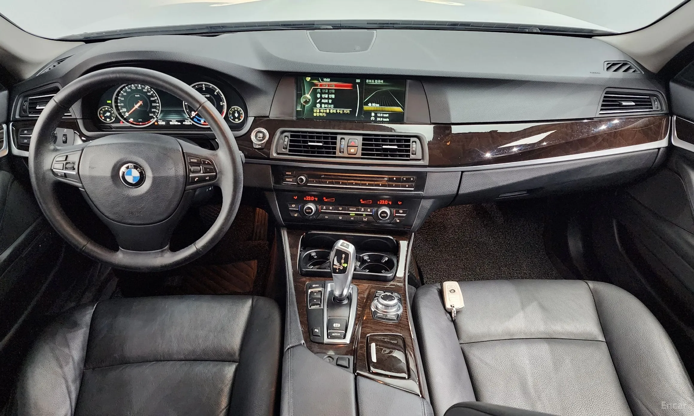 BMW 5 Series (F10) превью 4