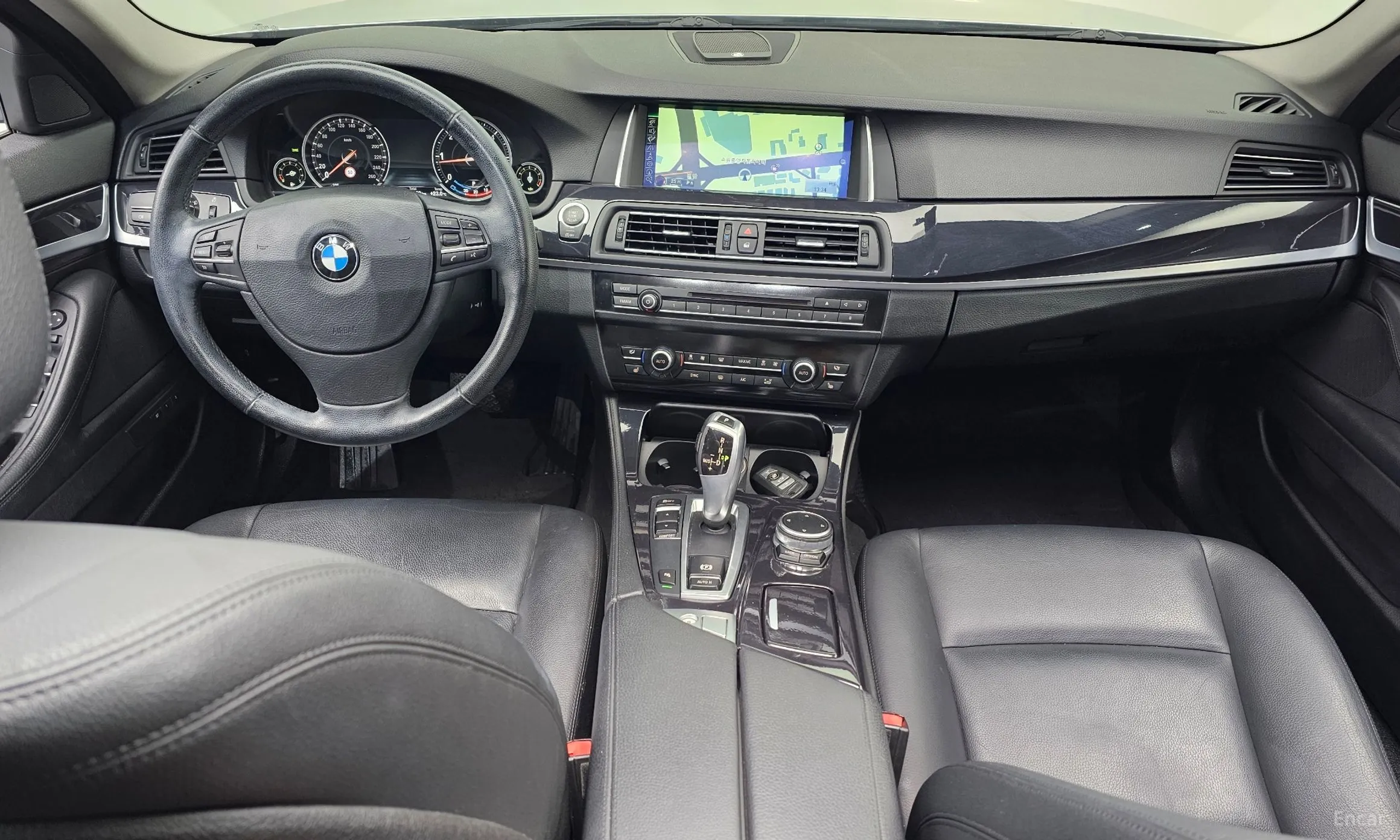 BMW 5 Series (F10) превью 4