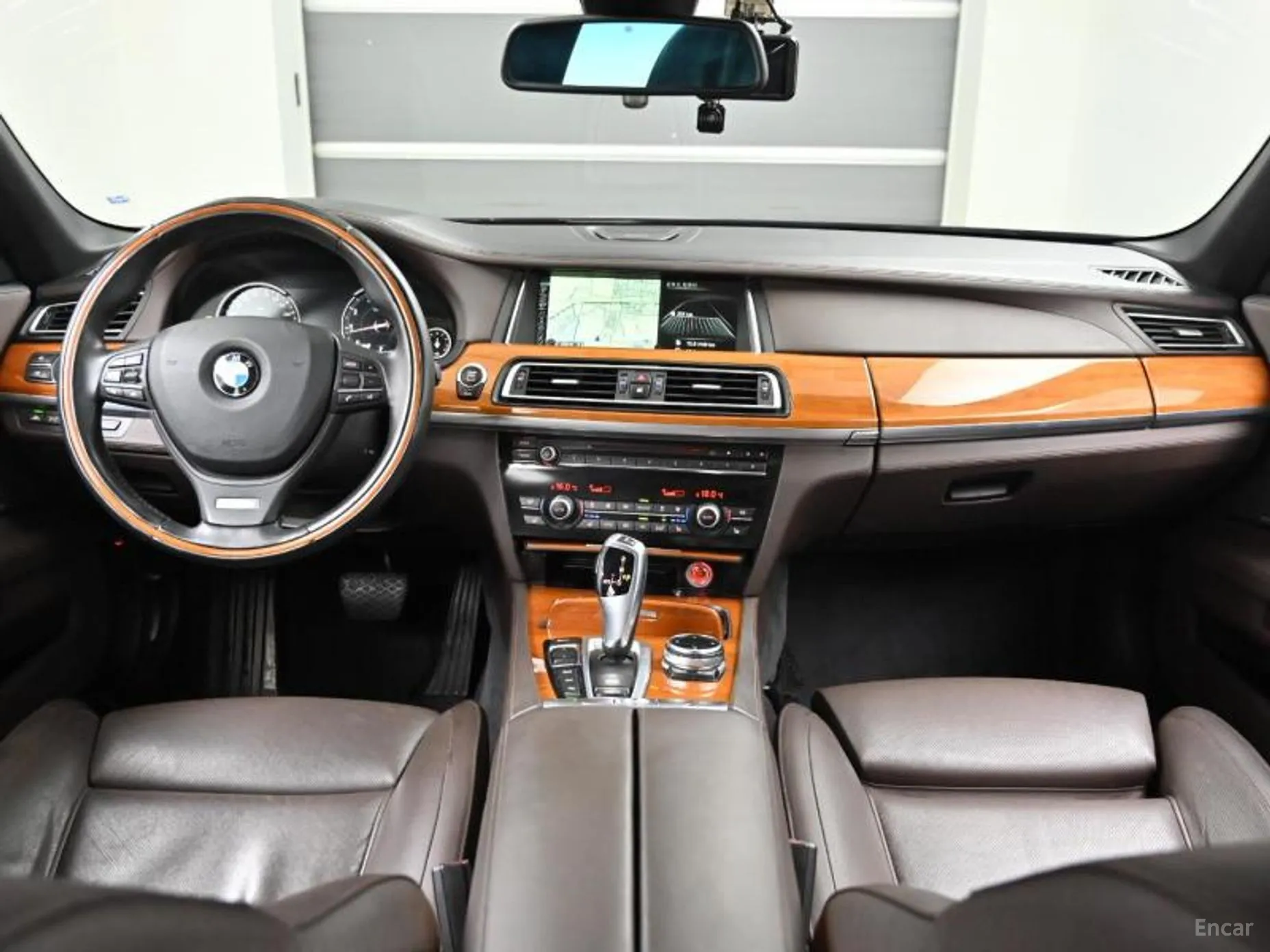 BMW 7 Series (F01) превью 4