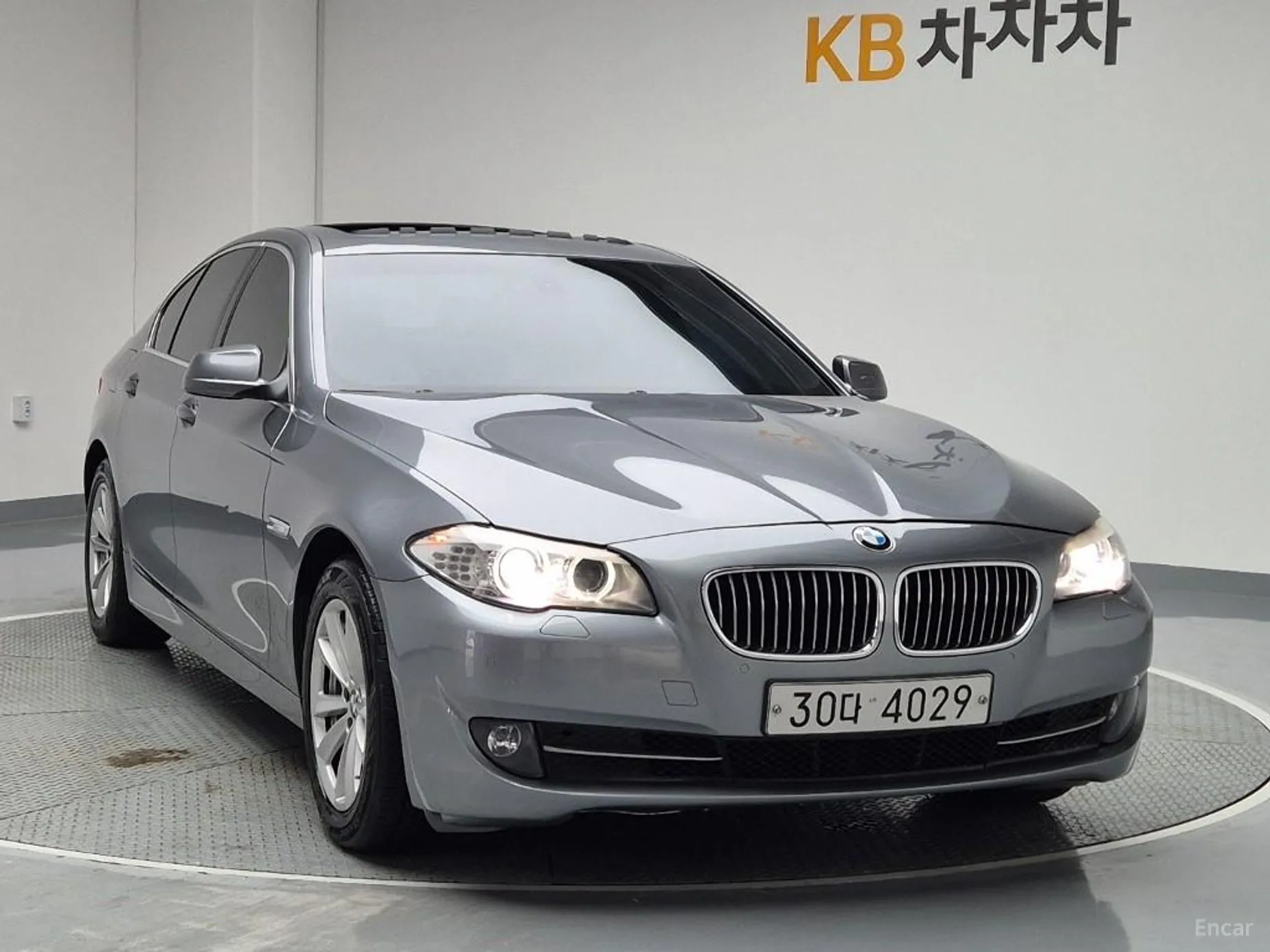 BMW 5 Series (F10) превью 3