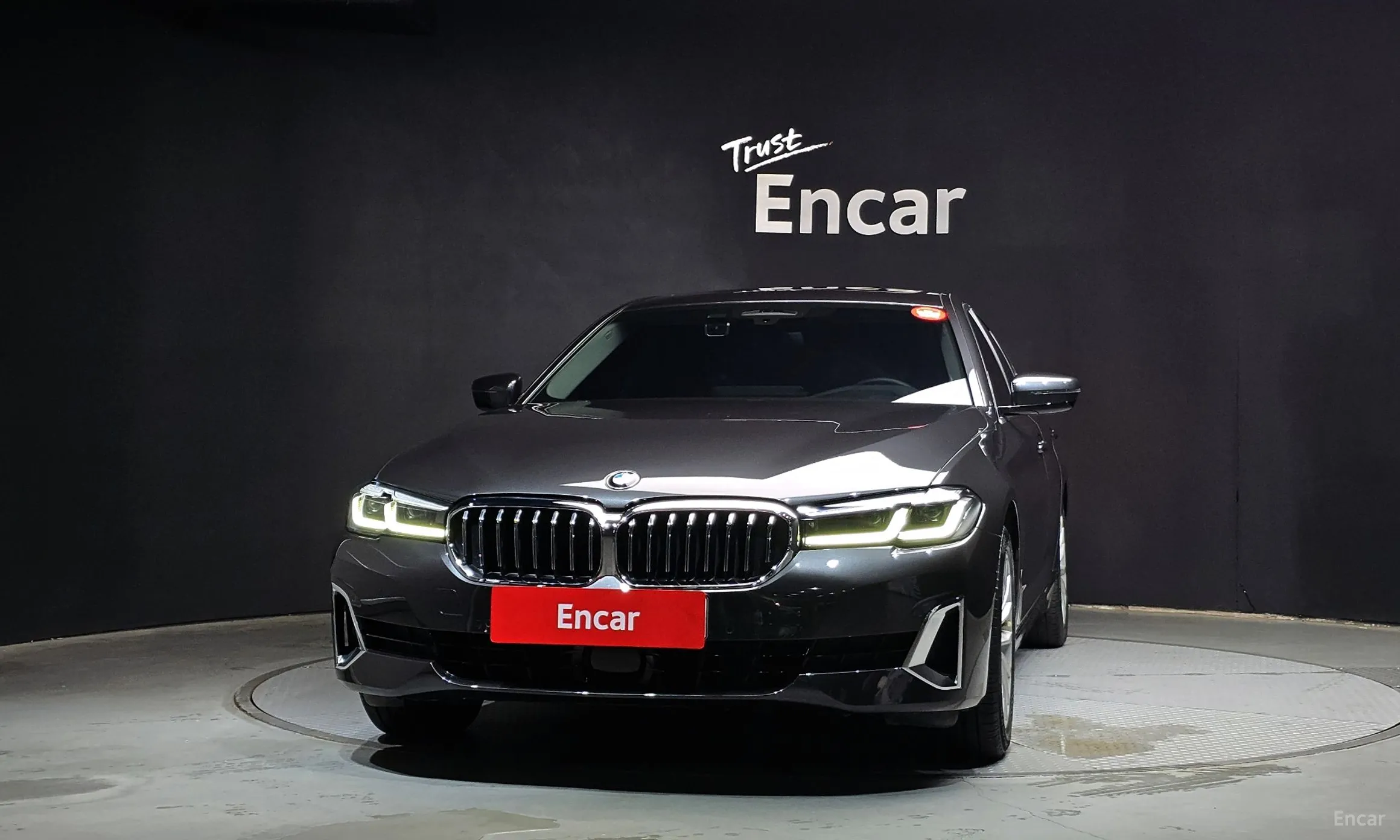 BMW 5 Series (G30) превью 2