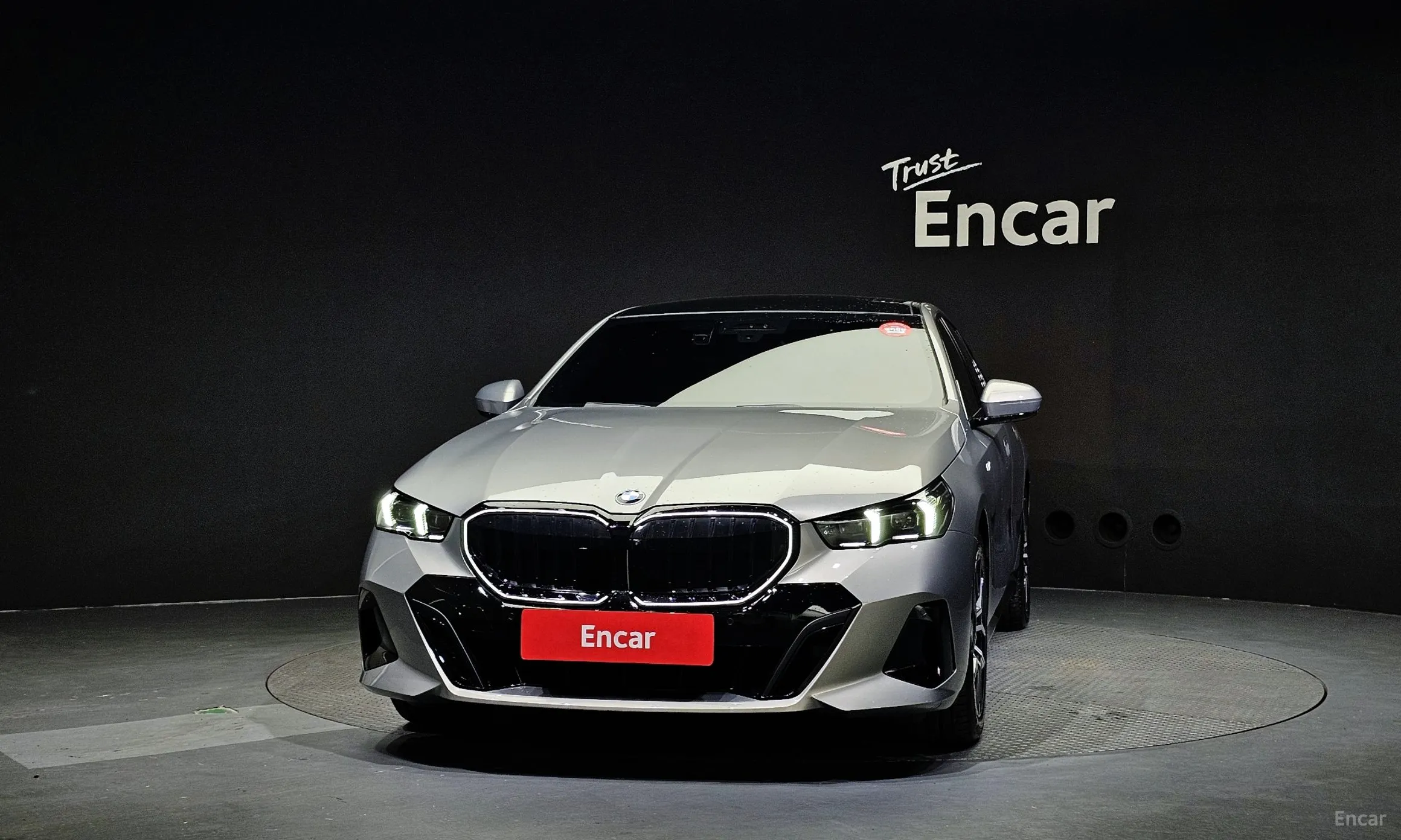 BMW 5 Series (G60) превью 2