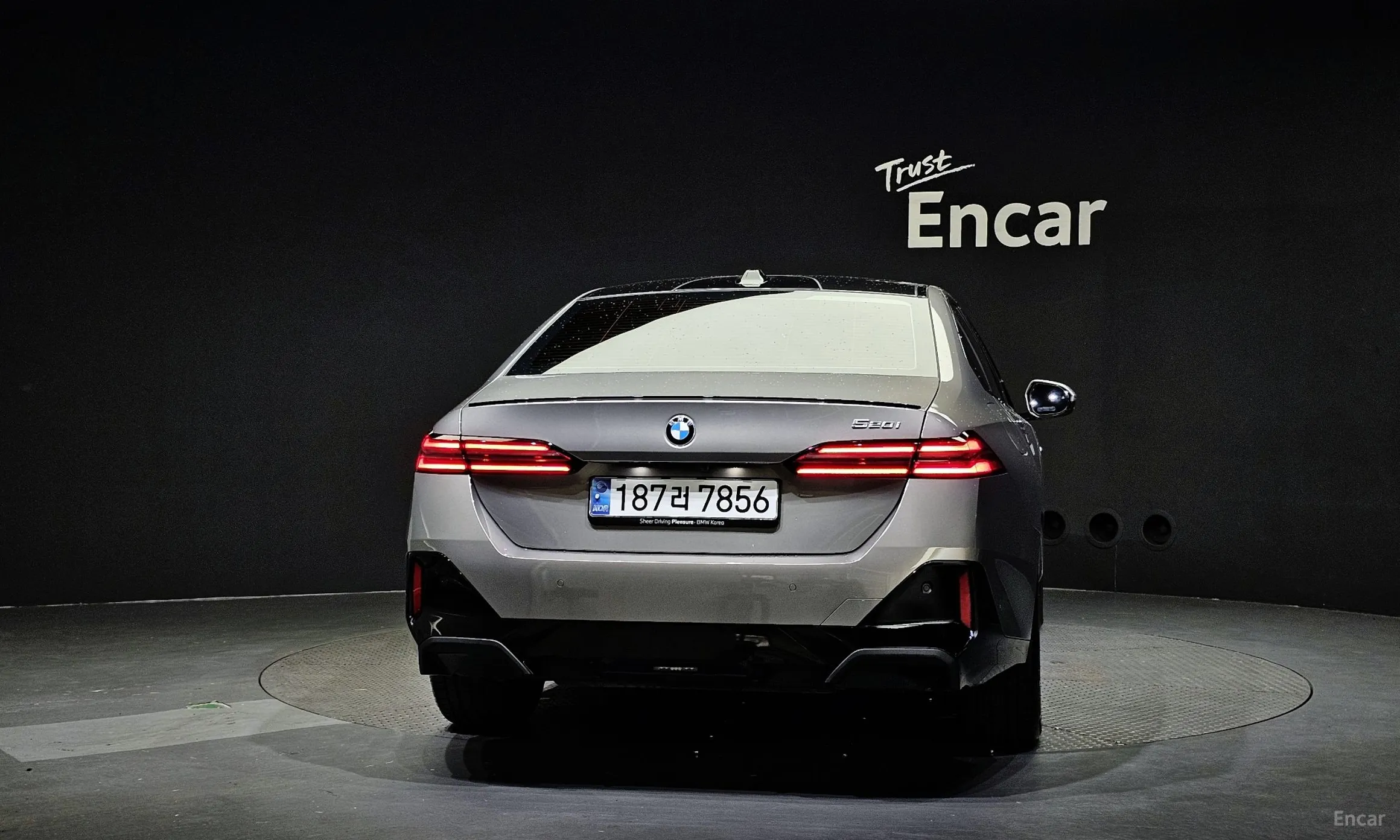 BMW 5 Series (G60) превью 3