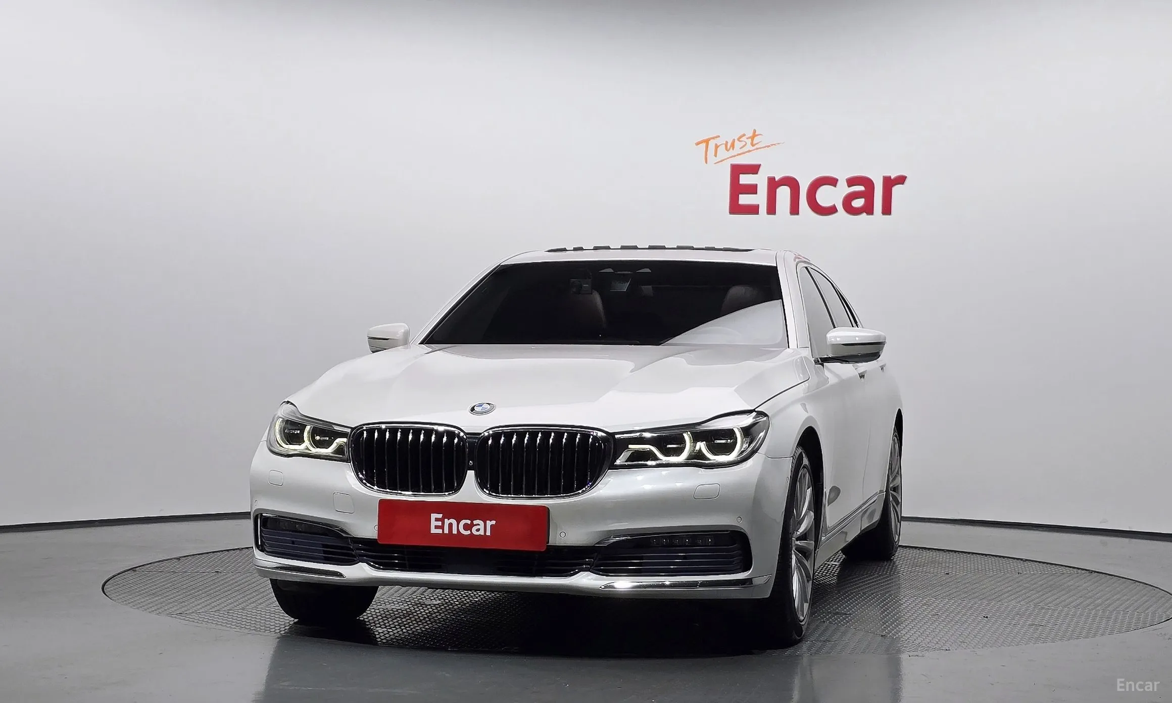 BMW 7 Series (G11) превью 2