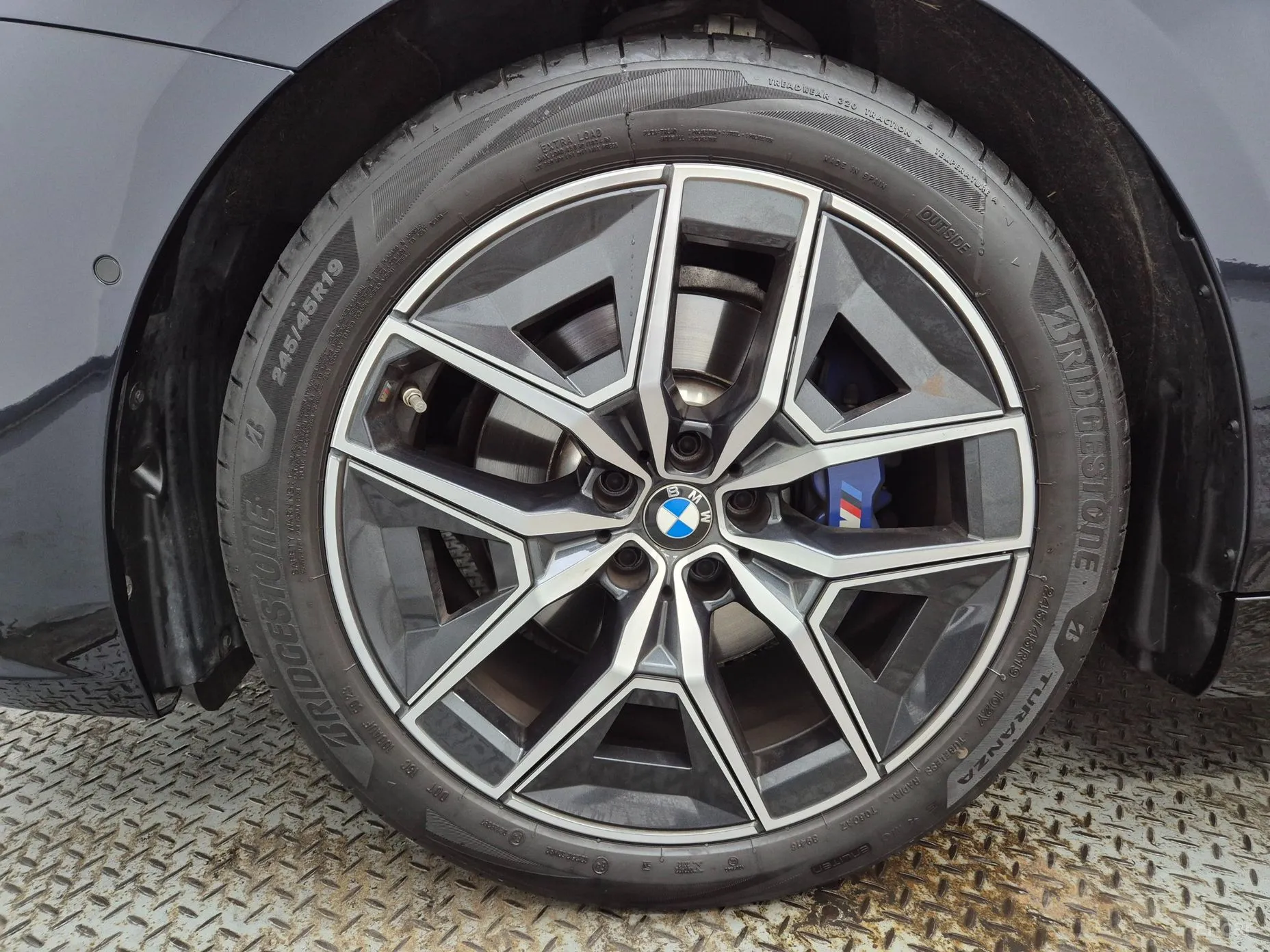 BMW 5 Series (G60) превью 4