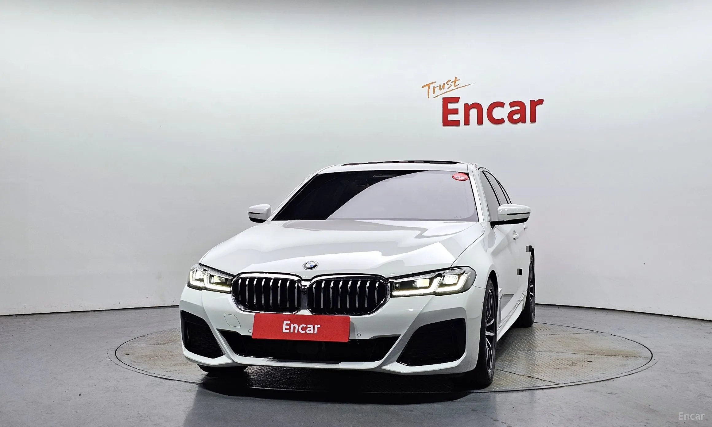 BMW 5 Series (G30) превью 2