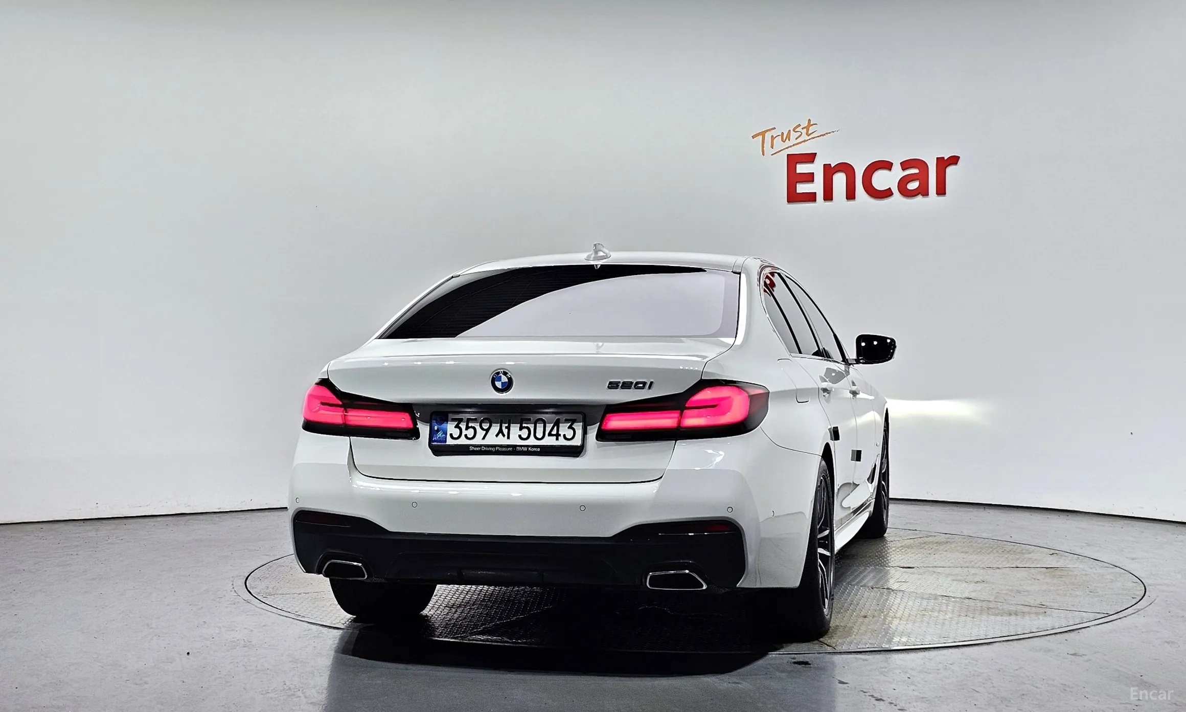 BMW 5 Series (G30) превью 3