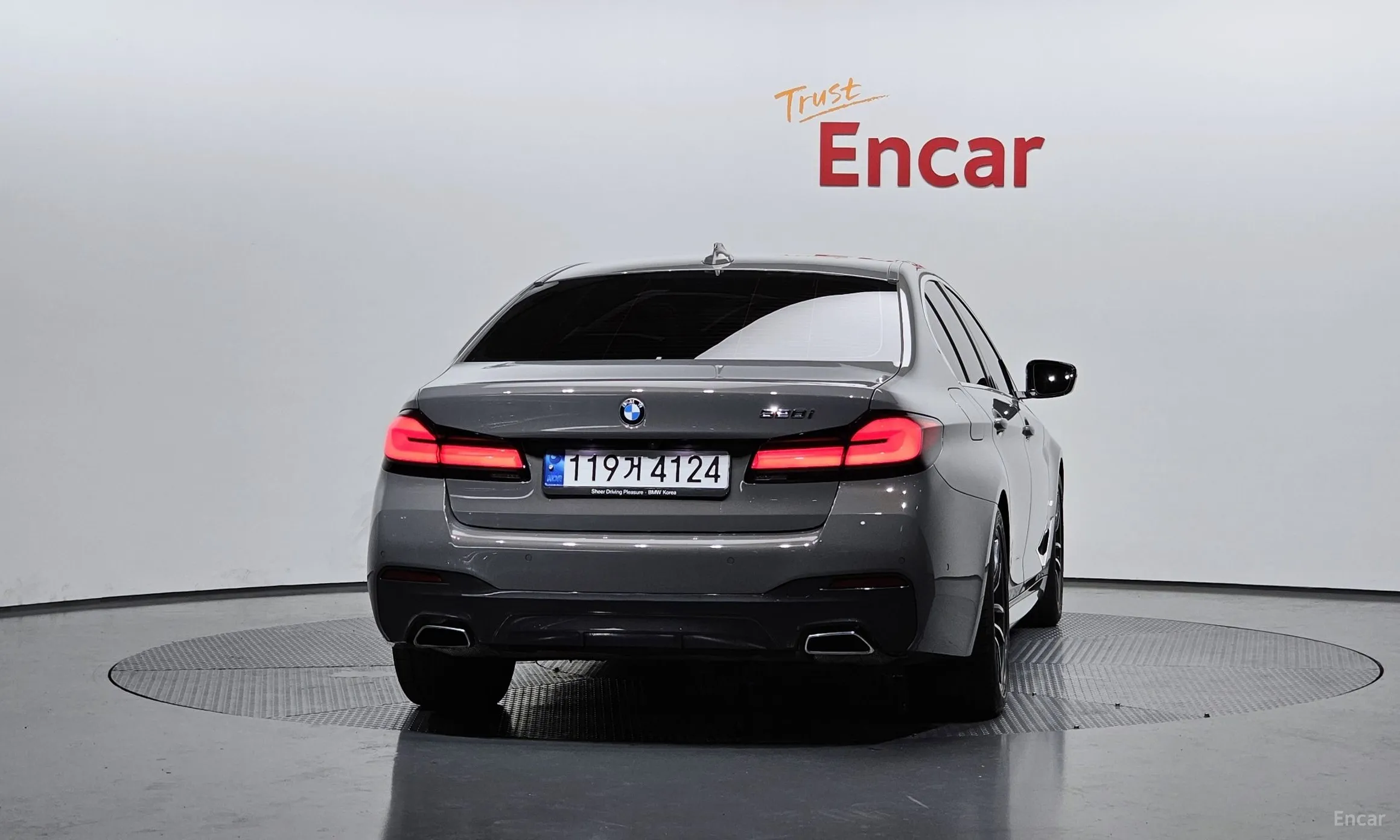BMW 5 Series (G30) превью 3