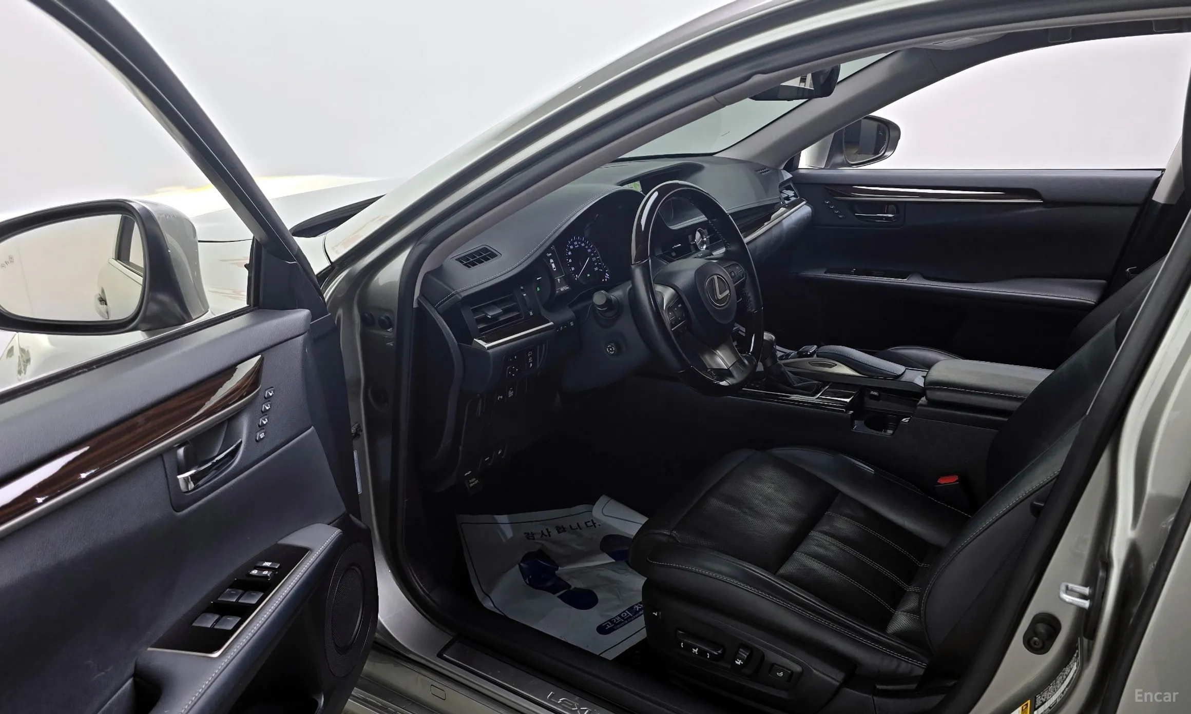 Lexus New ES300h превью 10
