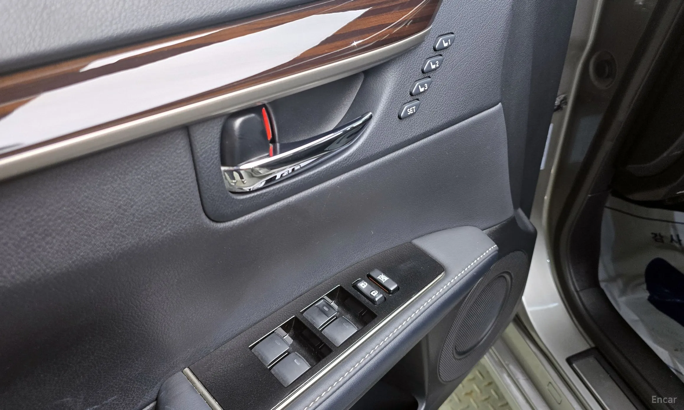 Lexus New ES300h превью 13