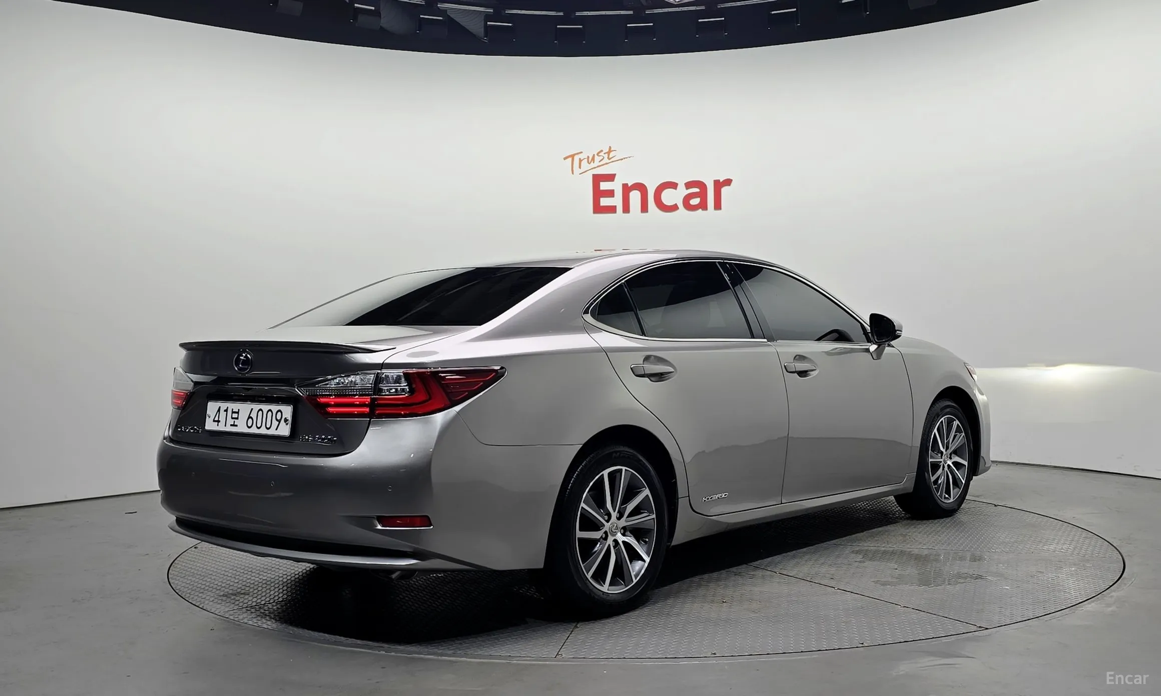 Lexus New ES300h