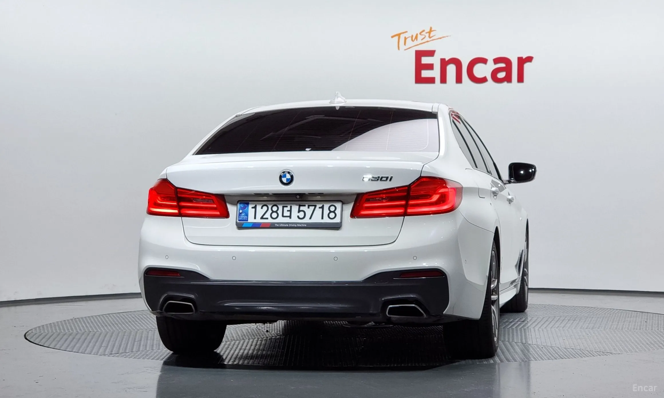 BMW 5 Series (G30) превью 3