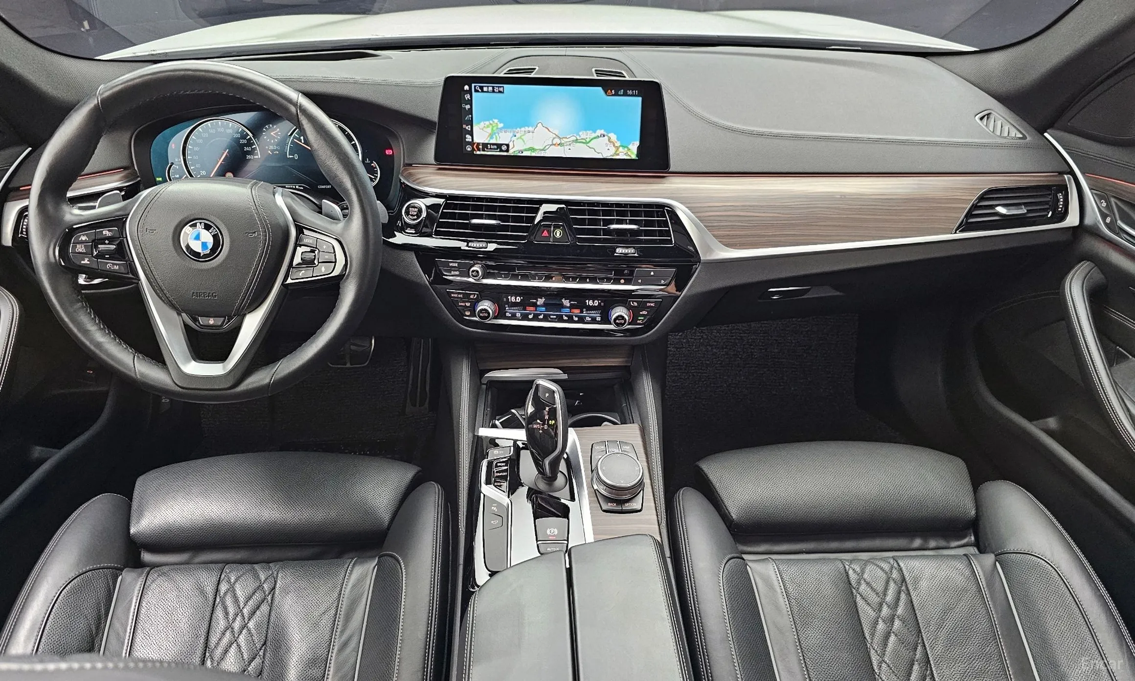 BMW 5 Series (G30) превью 4