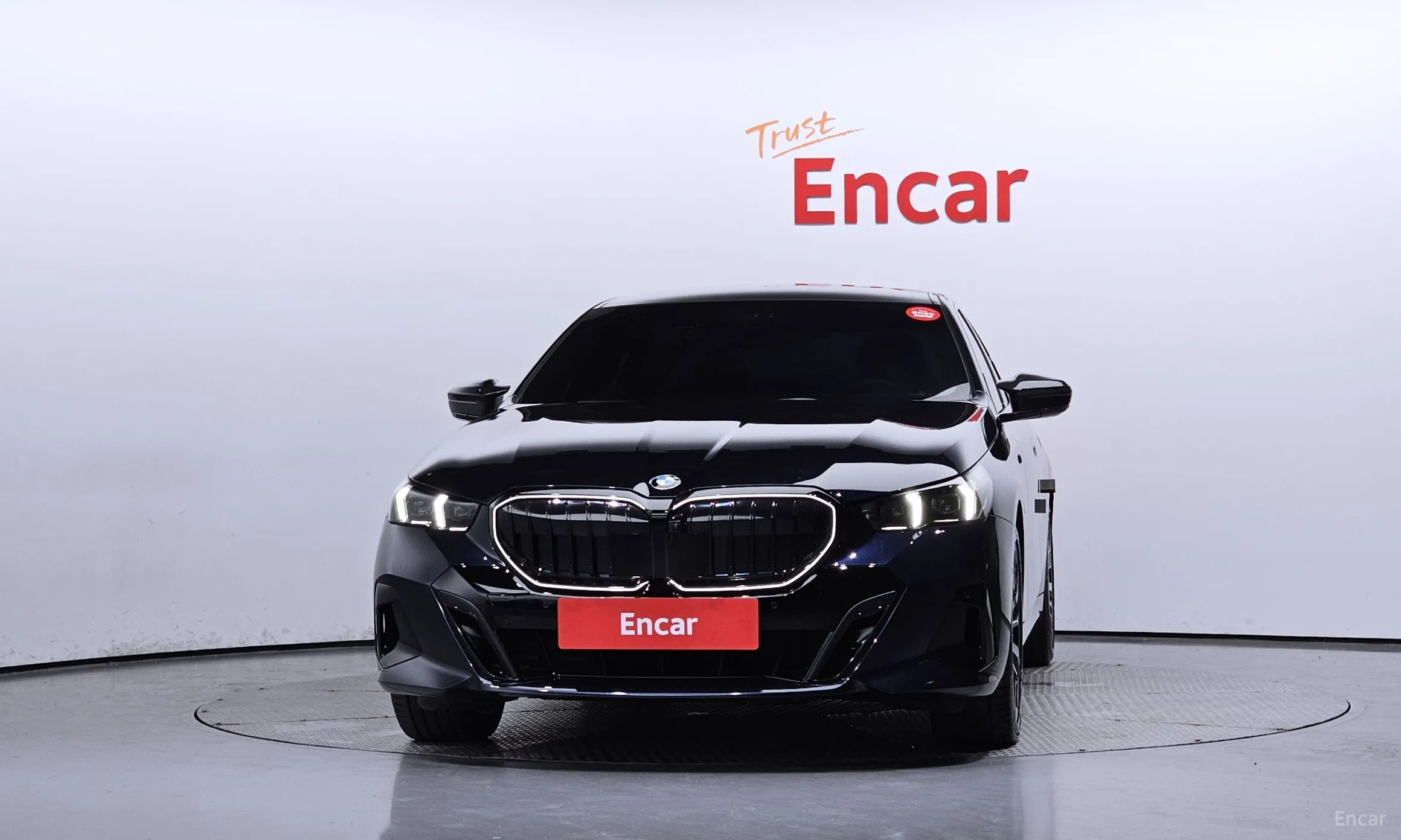 BMW 5 Series (G60) превью 2