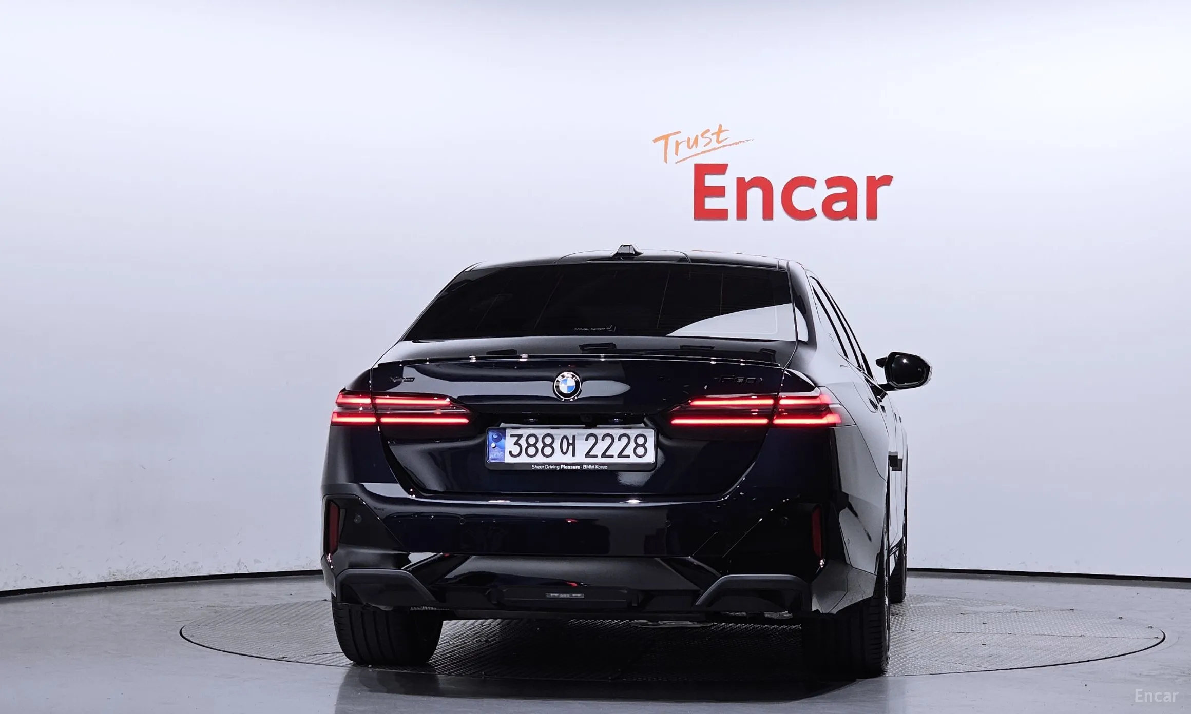 BMW 5 Series (G60) превью 3