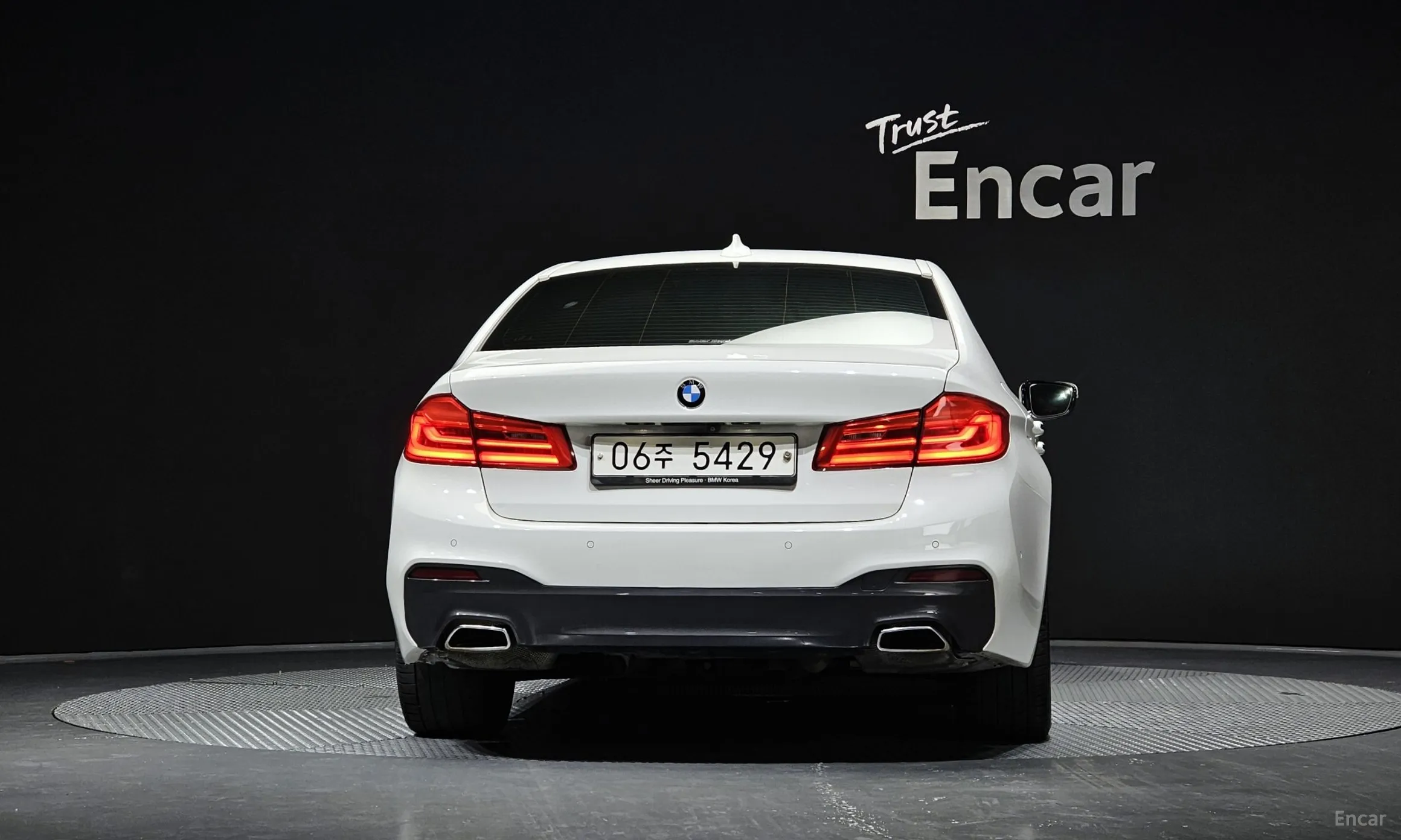 BMW 5 Series (G30) превью 3