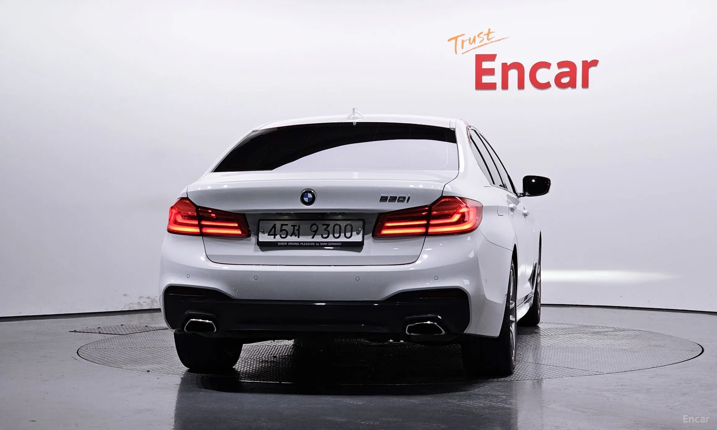 BMW 5 Series (G30) превью 3