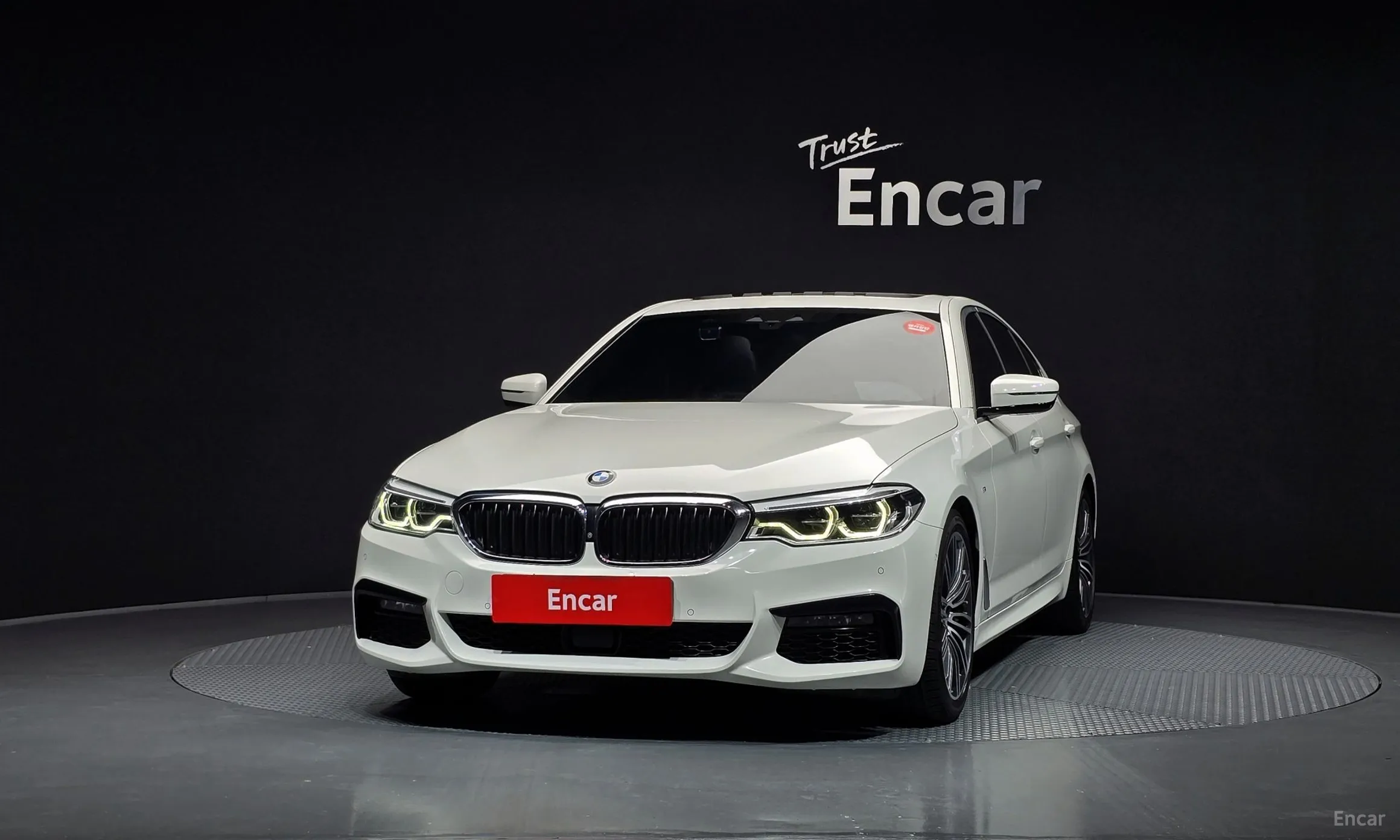 BMW 5 Series (G30) превью 2