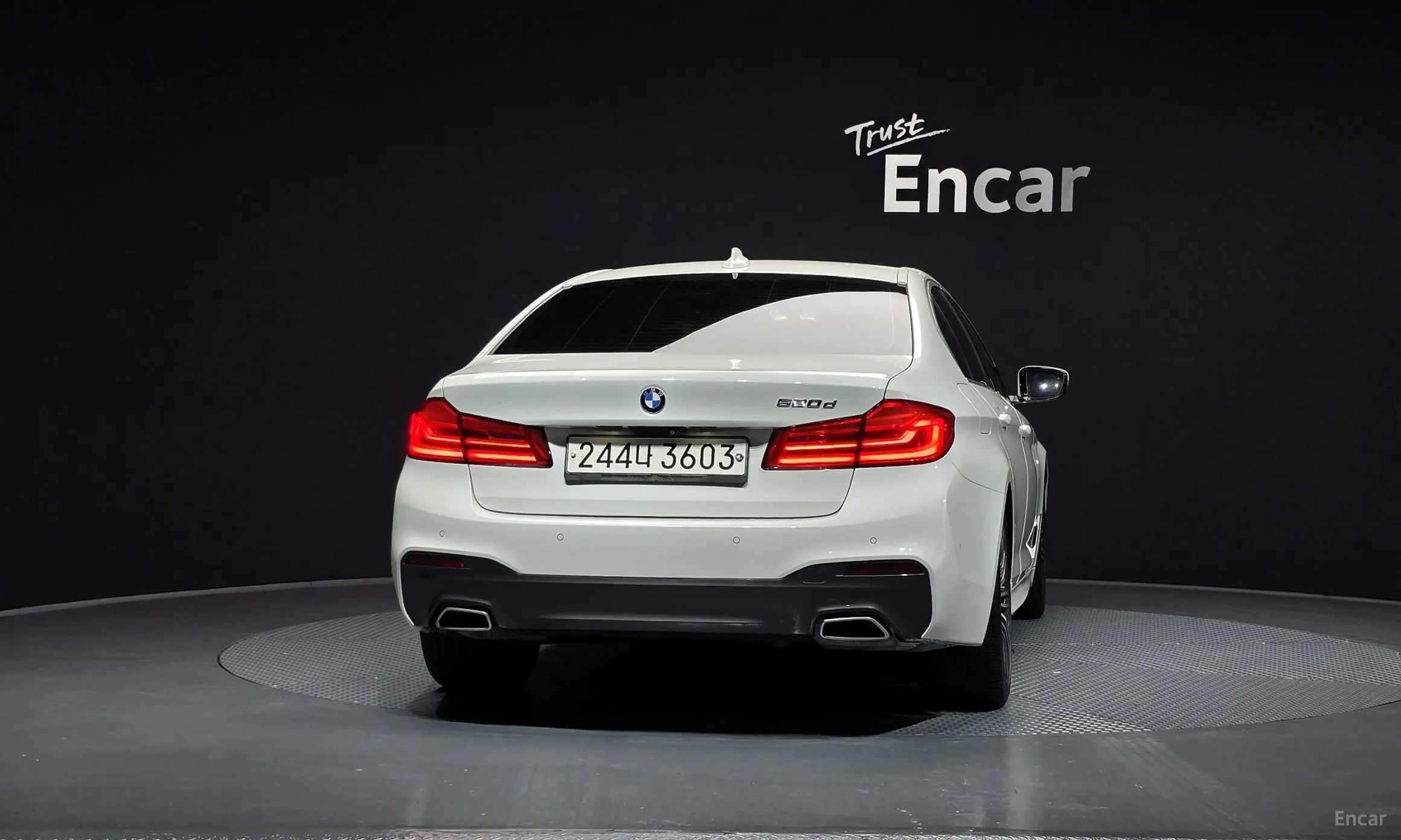 BMW 5 Series (G30) превью 3