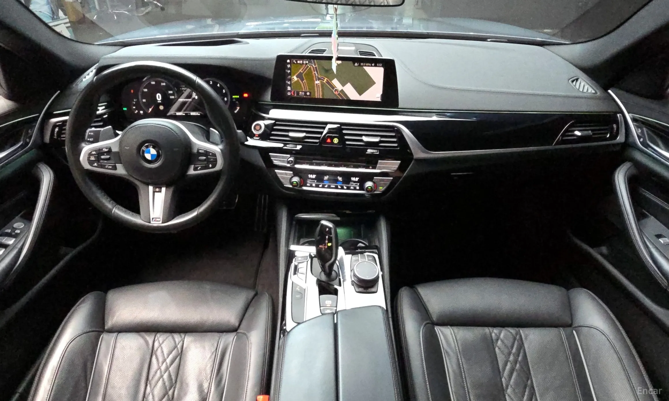 BMW 5 Series (G30) превью 4