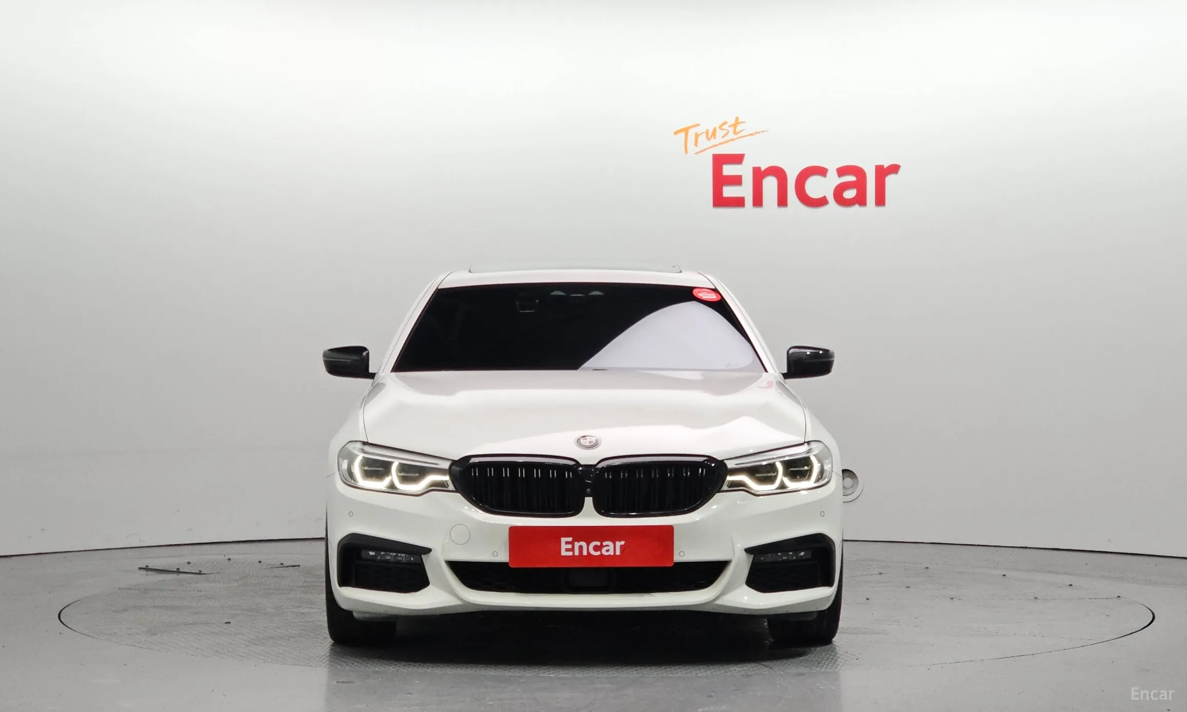 BMW 5 Series (G30) превью 2