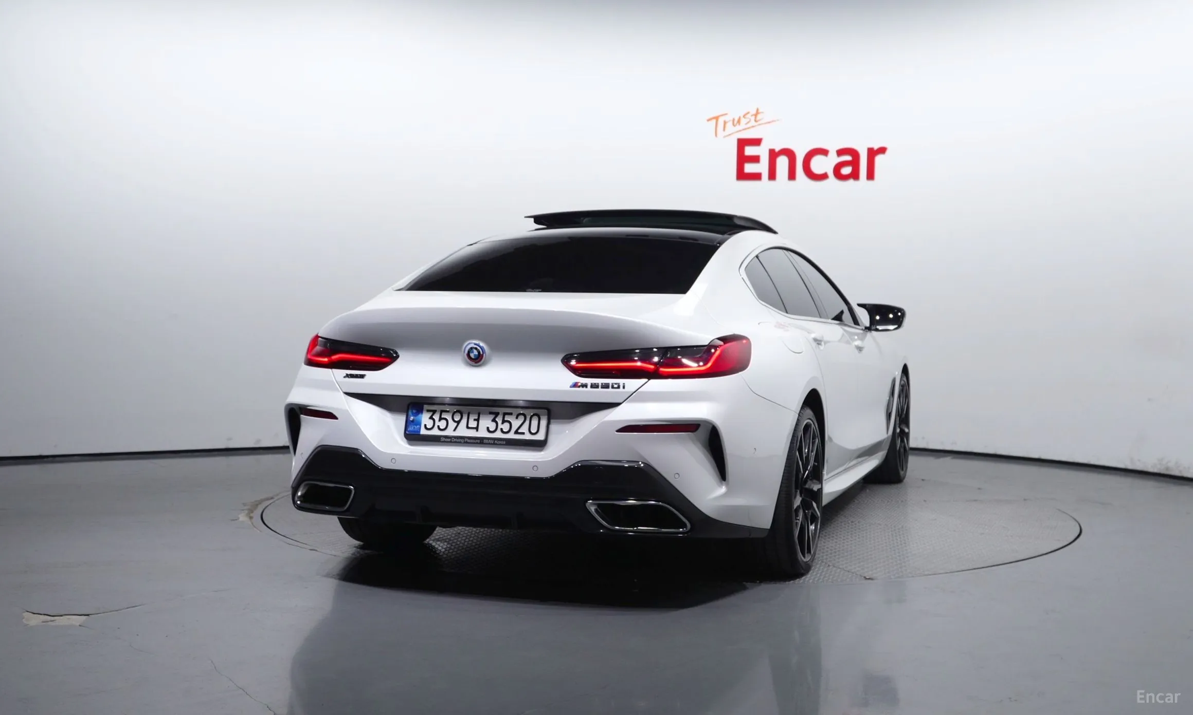 BMW 8-series (G15) превью 3