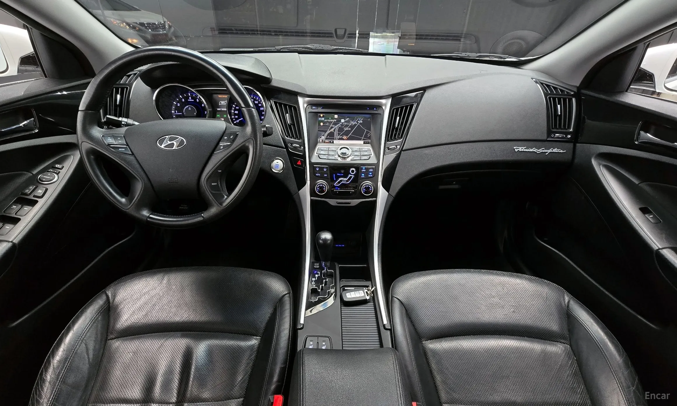Hyundai YF Sonata превью 4