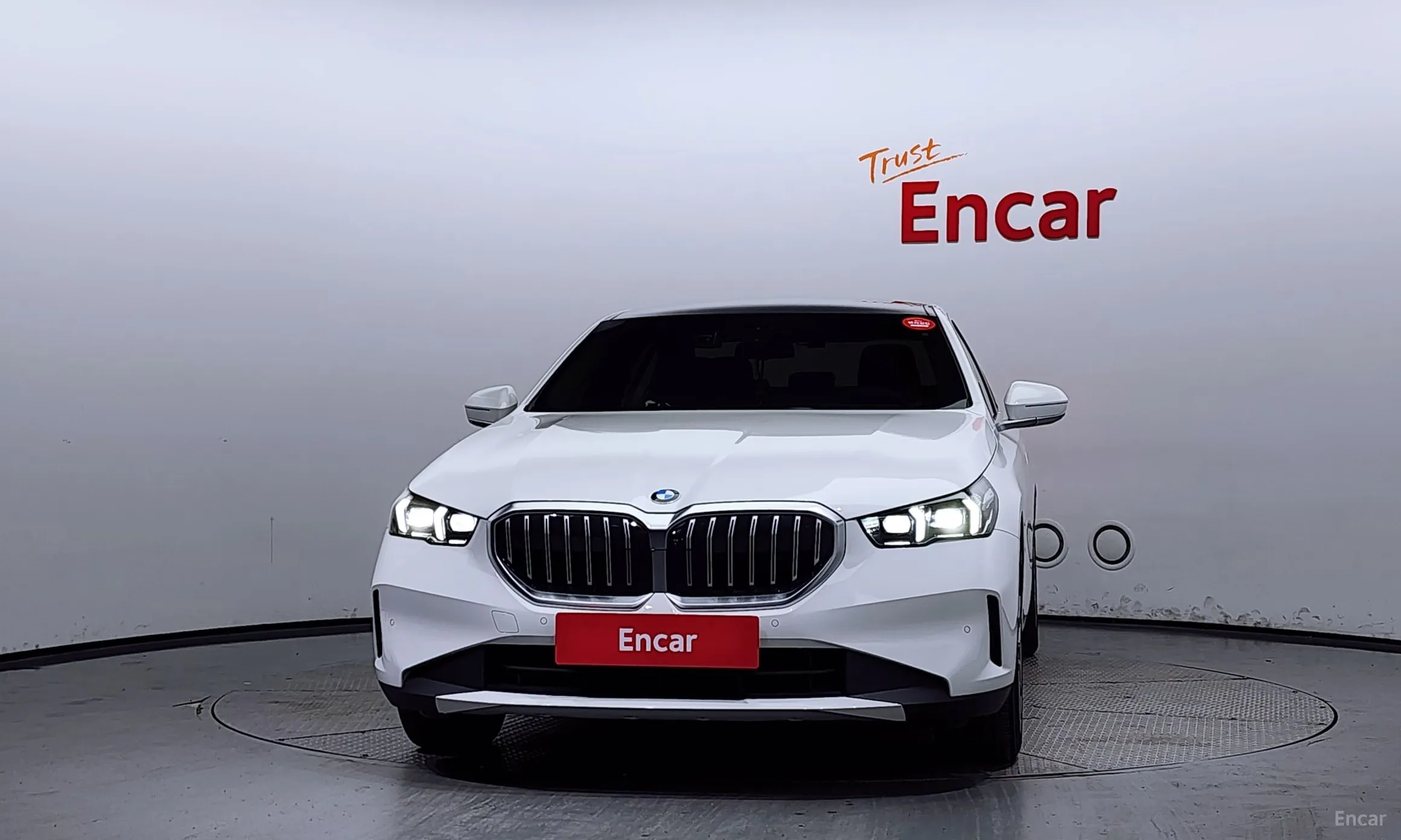 BMW 5 Series (G60) превью 2