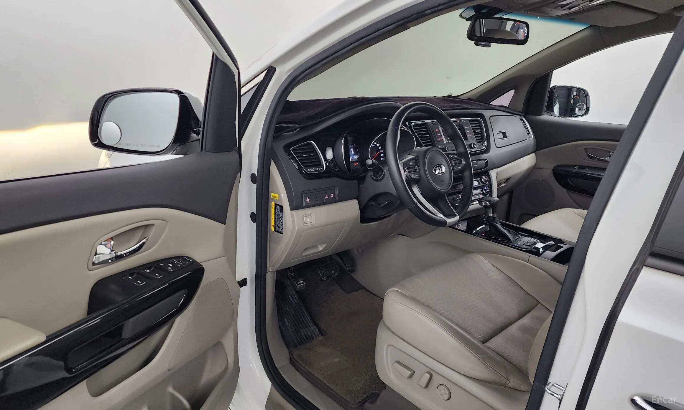 Kia Carnival превью 10