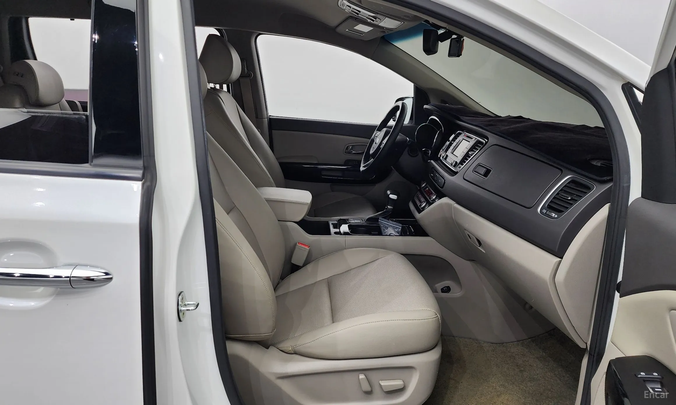 Kia Carnival превью 11
