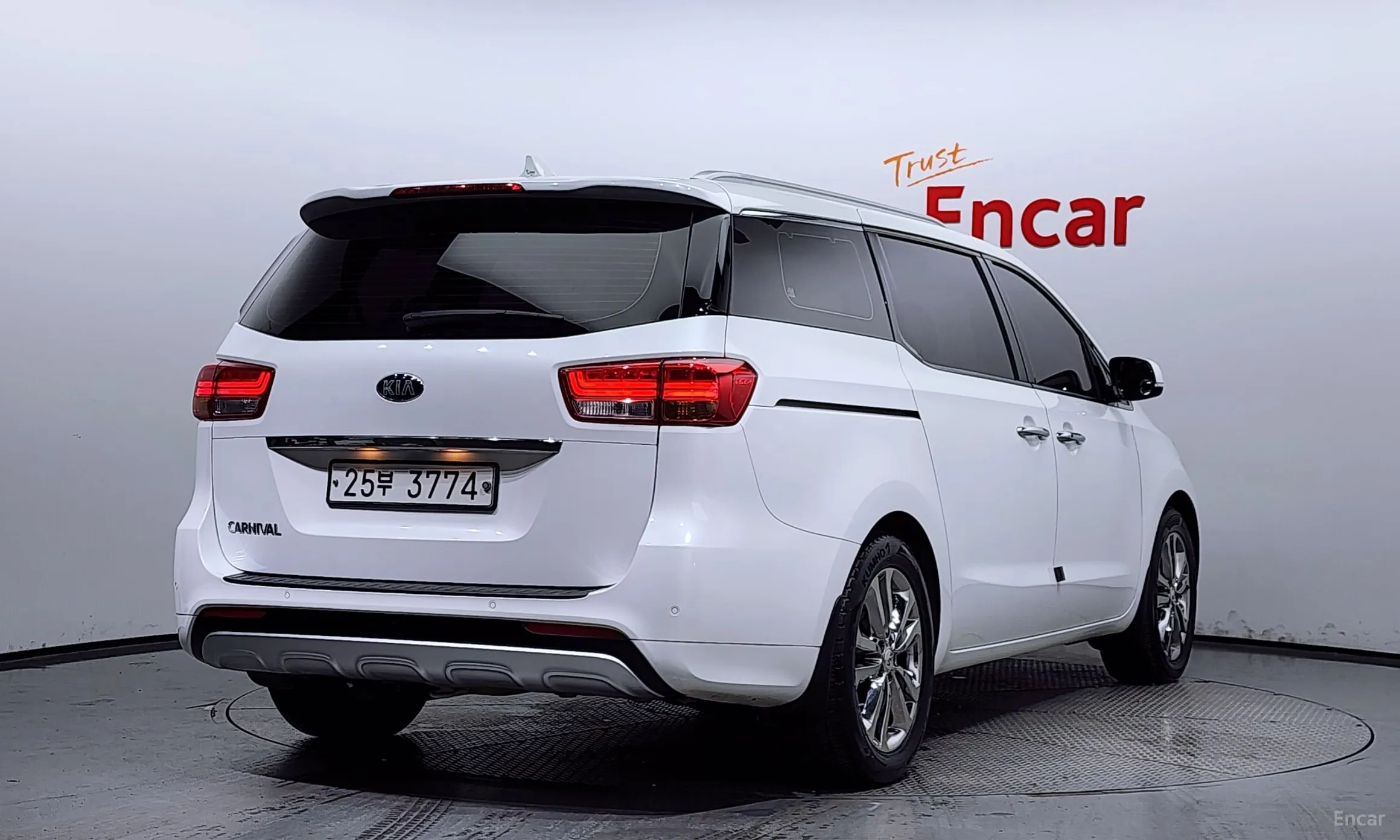 Kia Carnival превью 2
