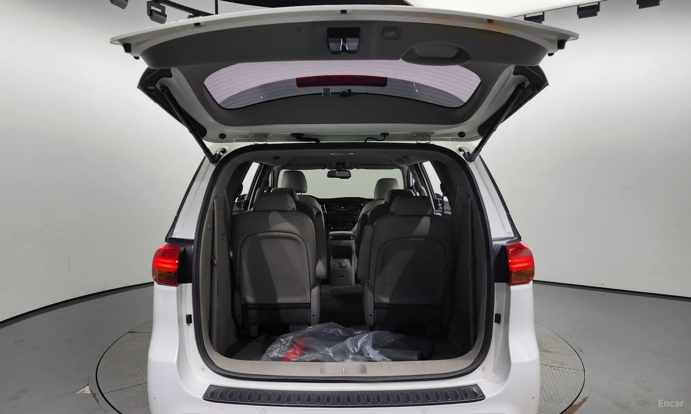 Kia Carnival превью 20