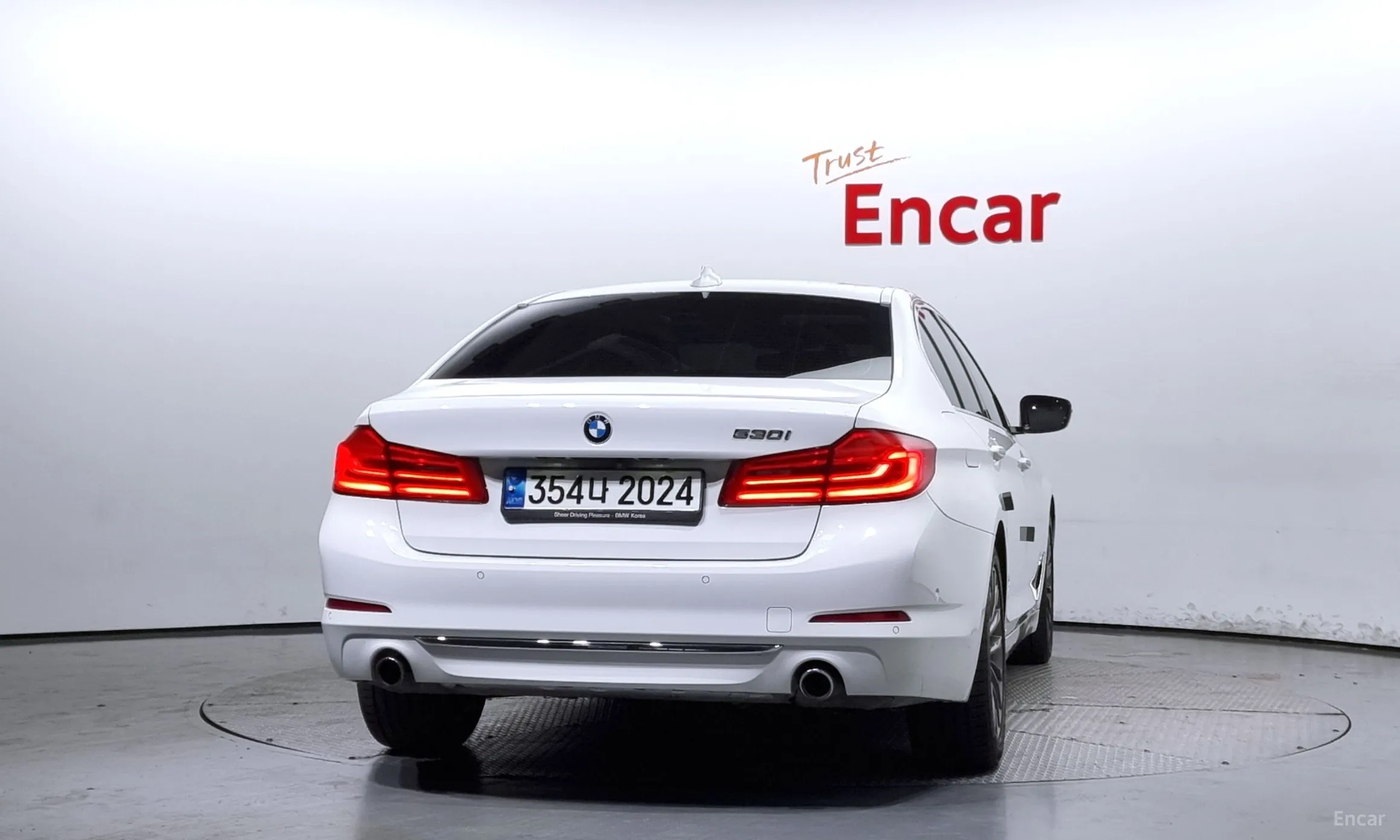 BMW 5 Series (G30) превью 3