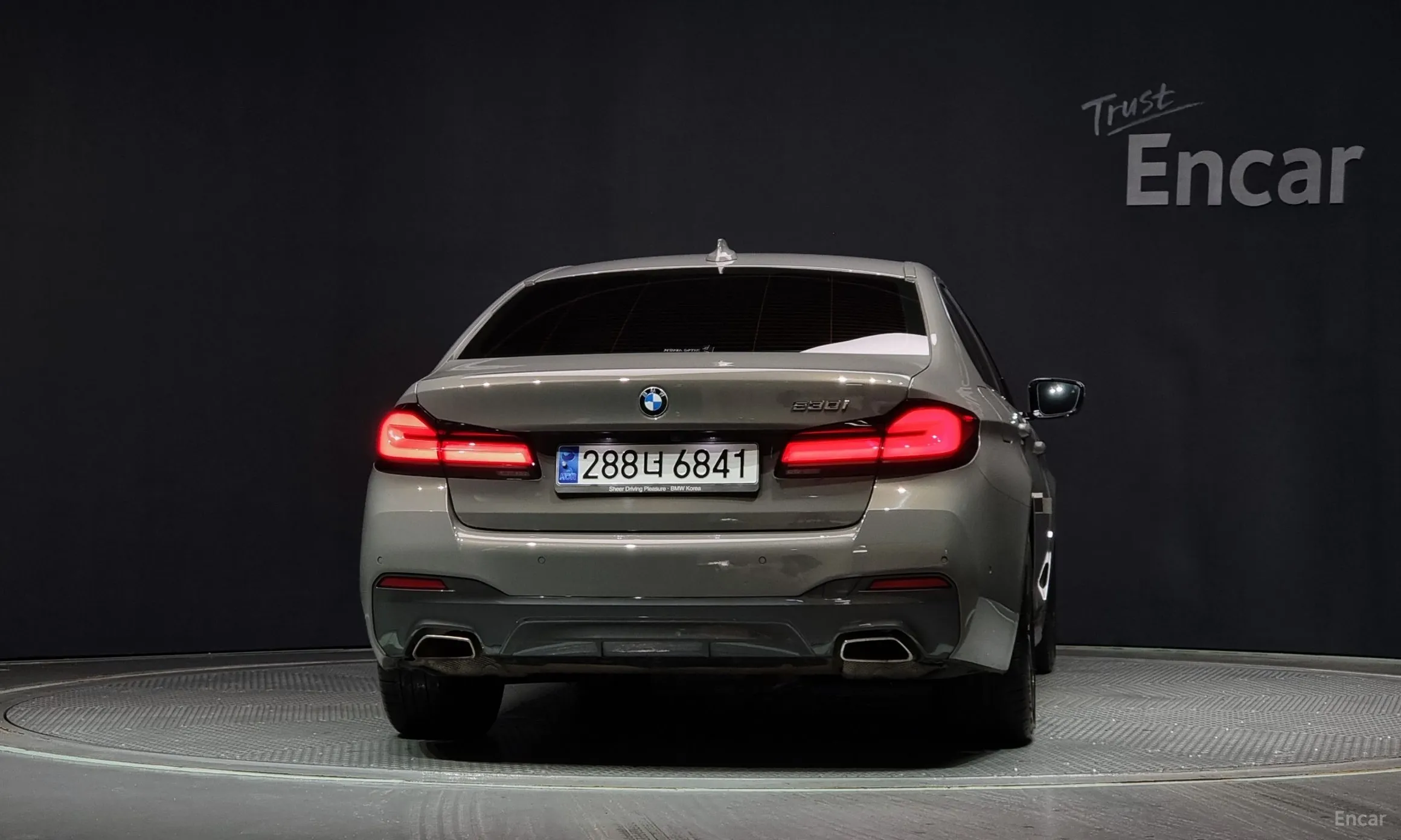 BMW 5 Series (G30) превью 3