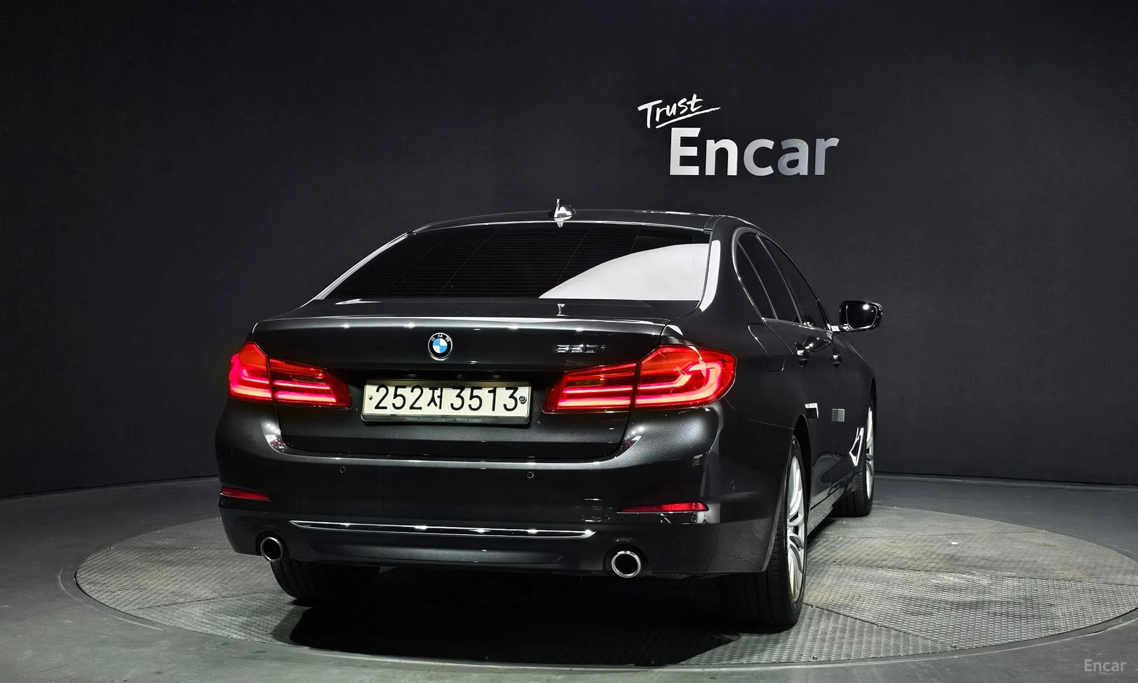 BMW 5 Series (G30) превью 3