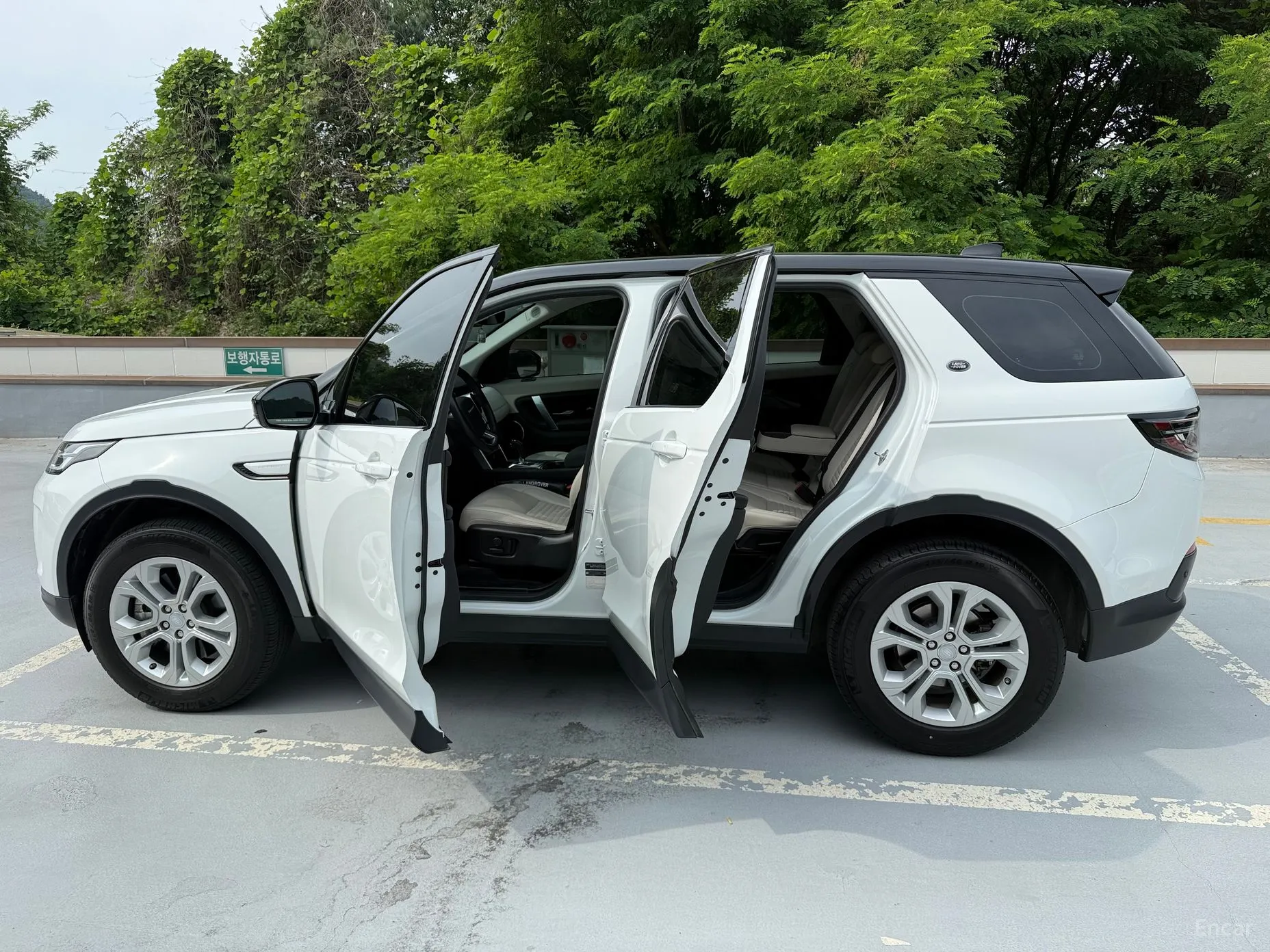 Land Rover Discovery Sports превью 2
