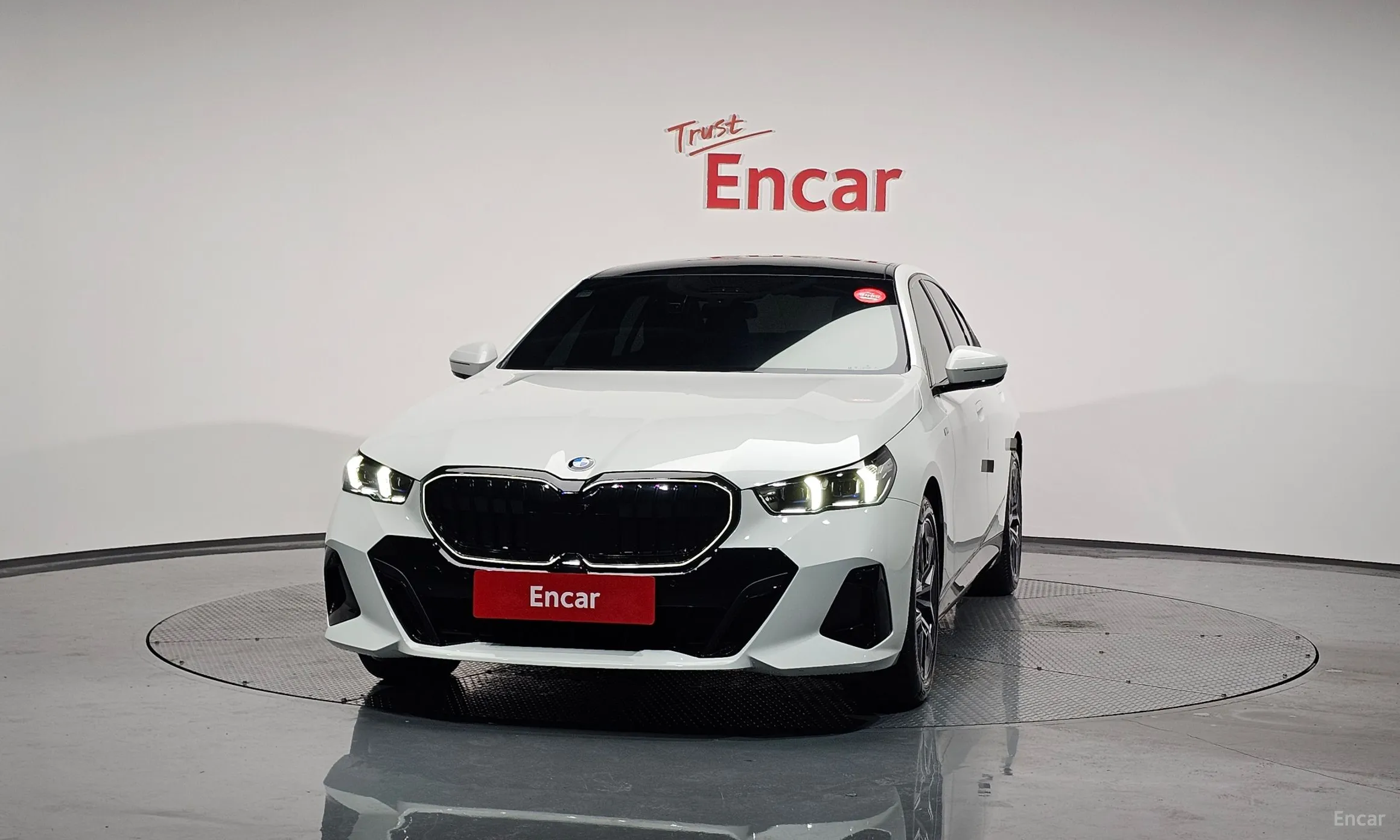 BMW 5 Series (G60) превью 2