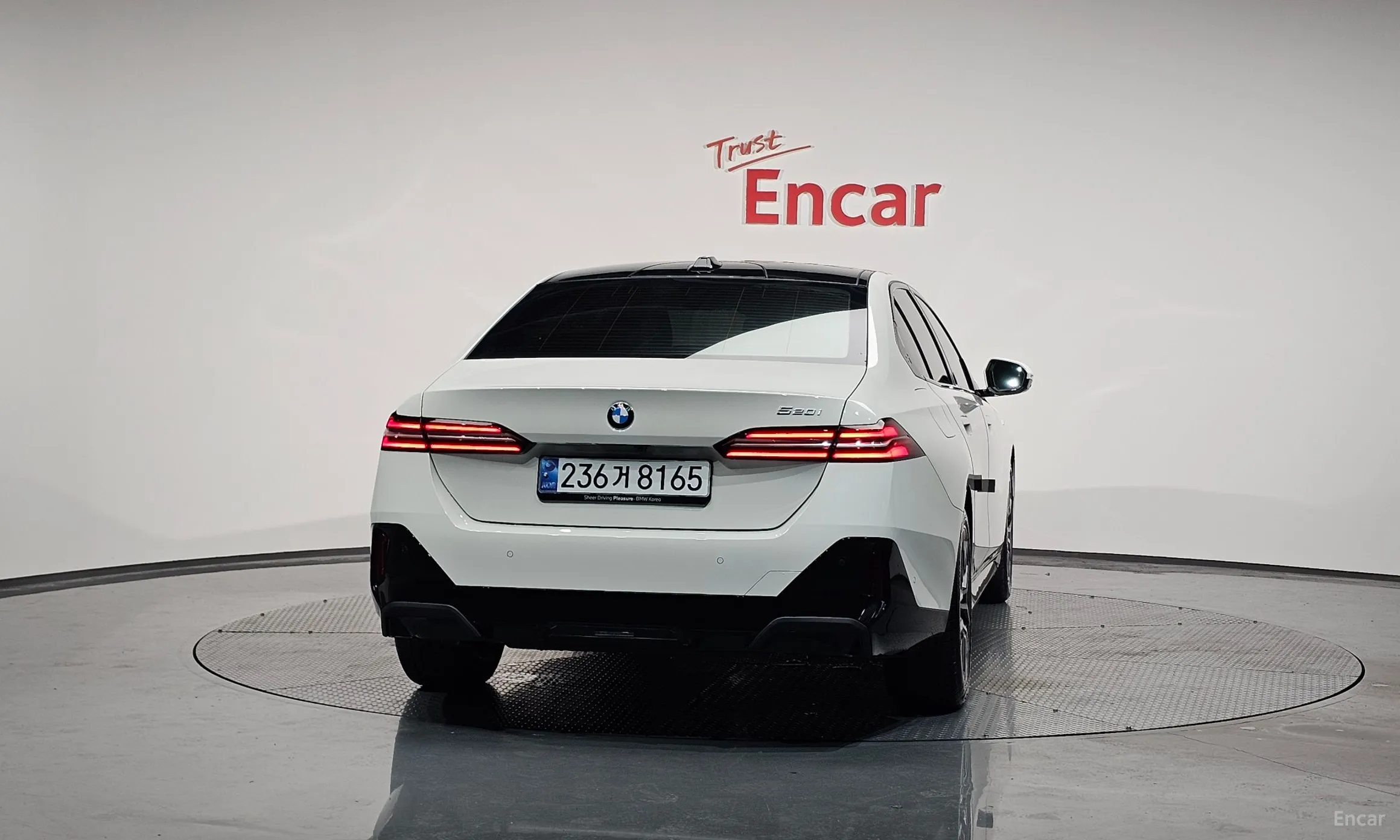 BMW 5 Series (G60) превью 3