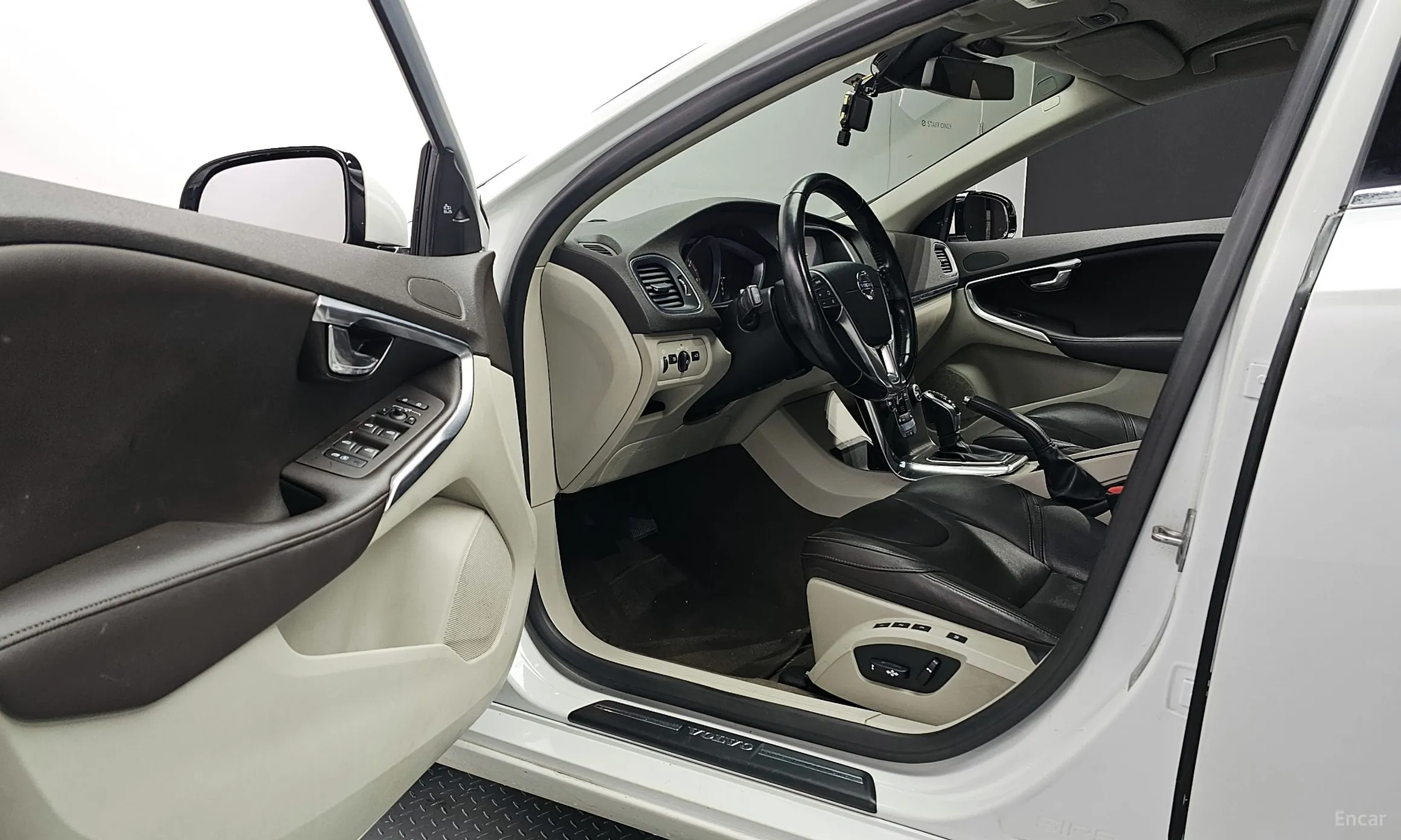 Volvo V40 превью 10