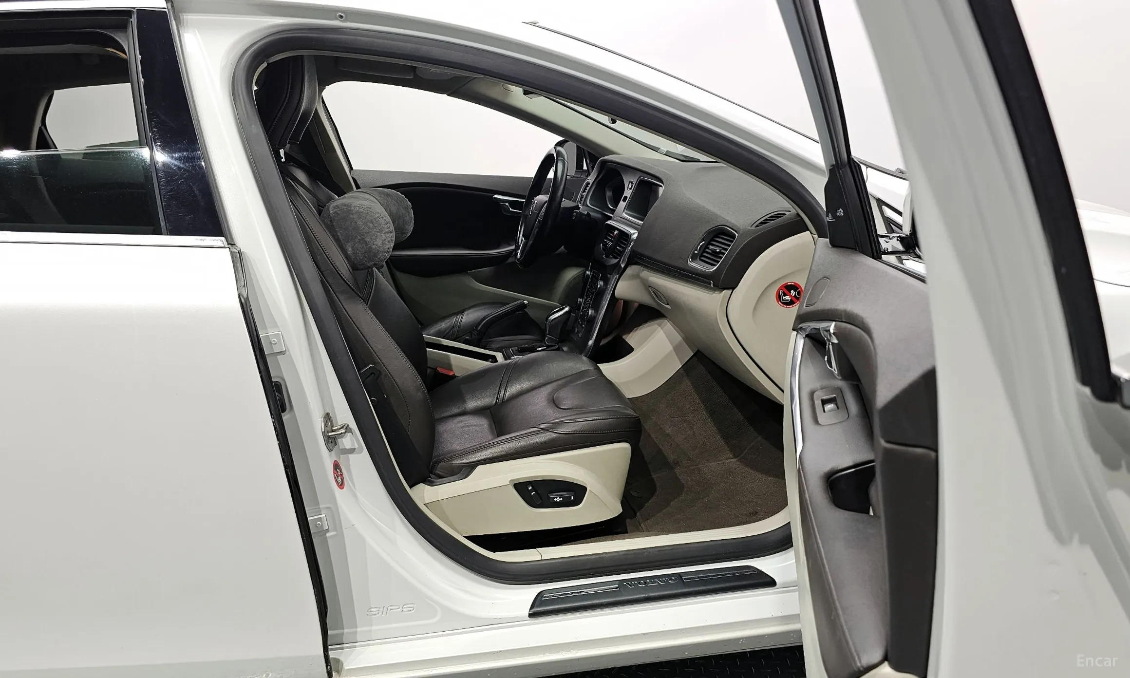 Volvo V40 превью 11