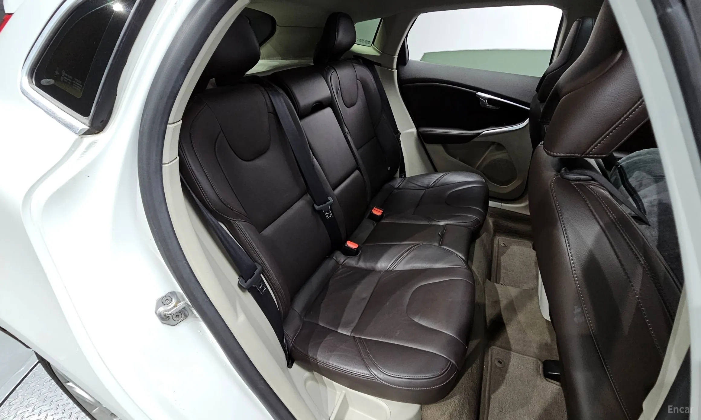 Volvo V40 превью 12