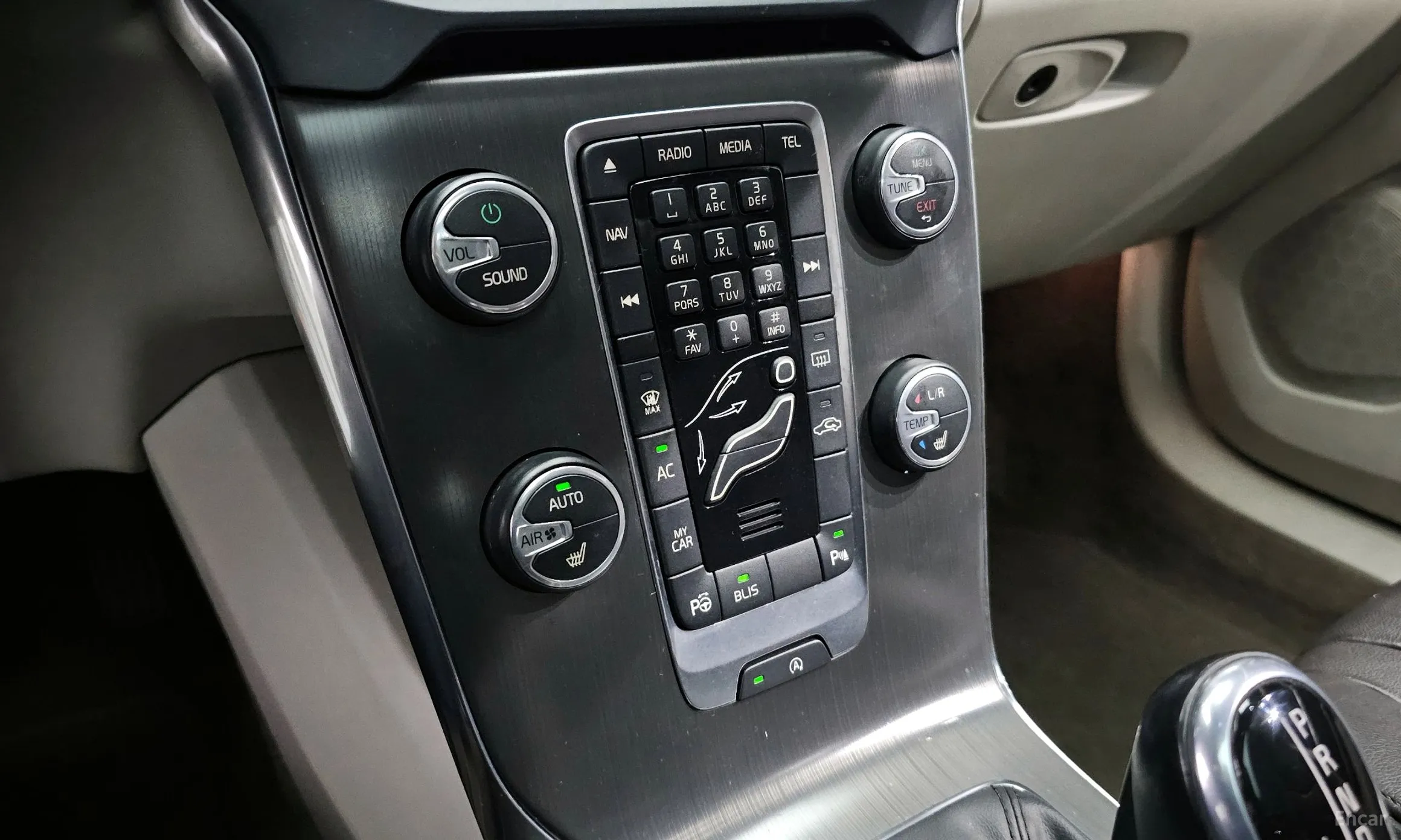 Volvo V40 превью 15
