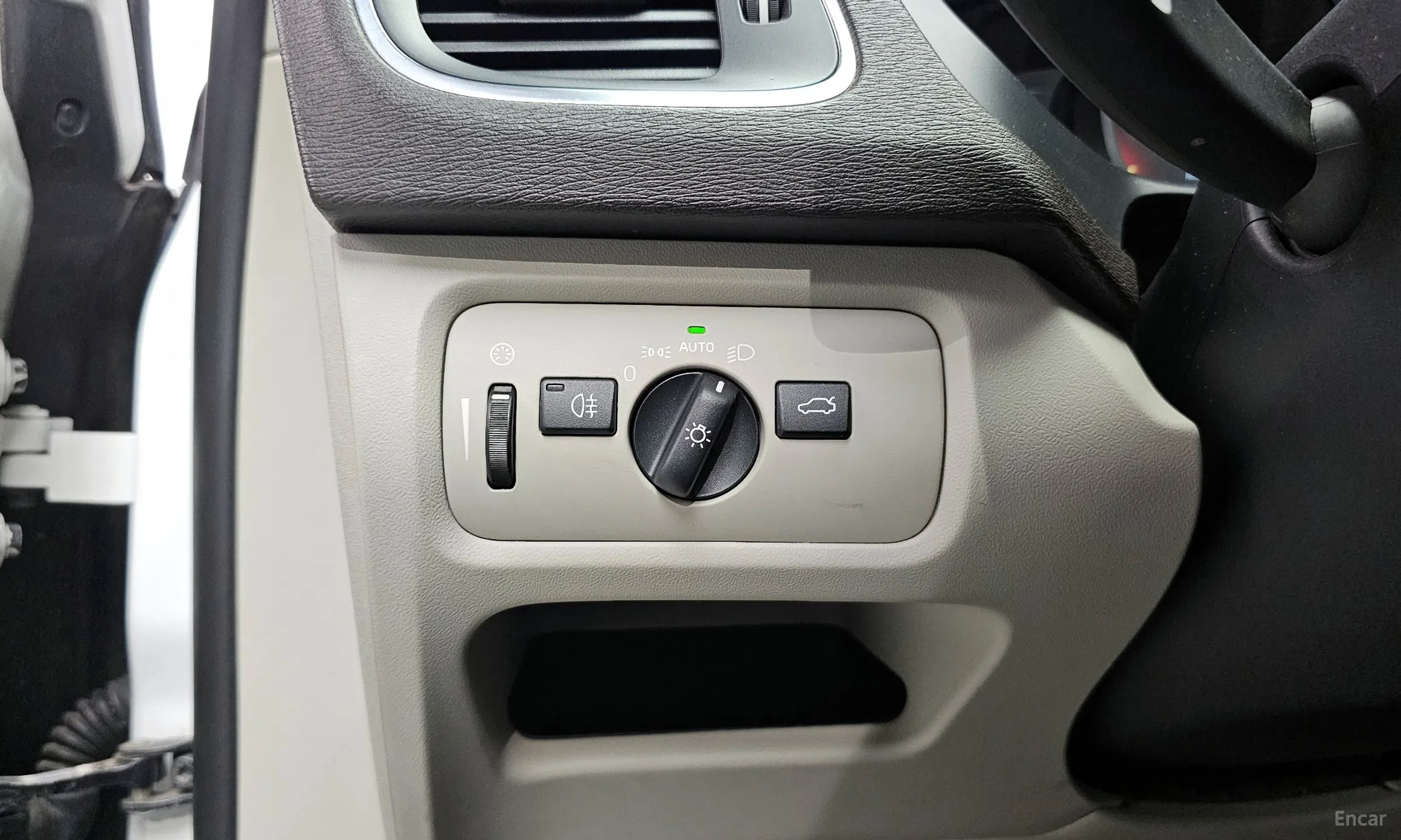 Volvo V40 превью 16